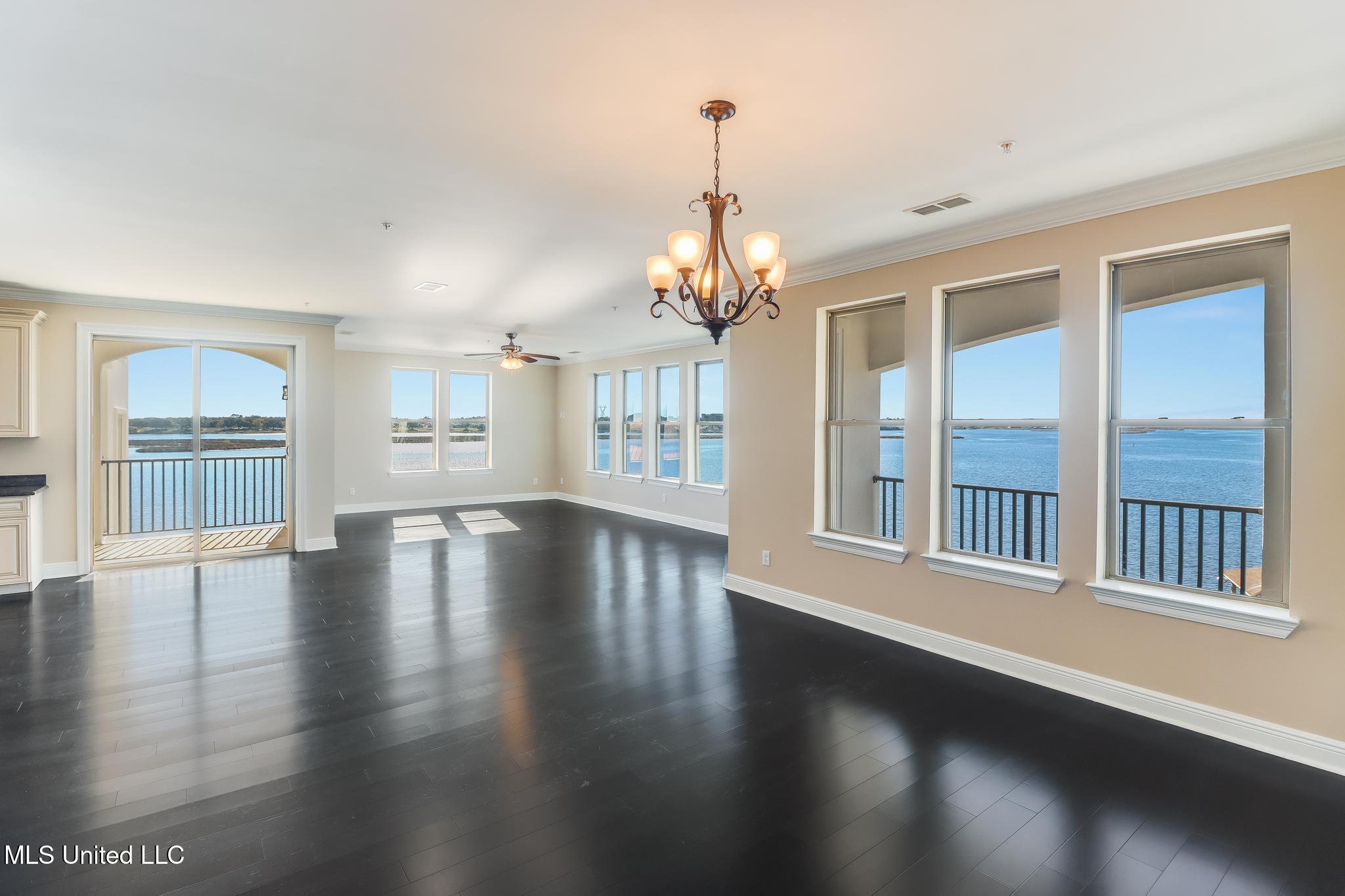 630 Bay Cove Drive Property Photo 14