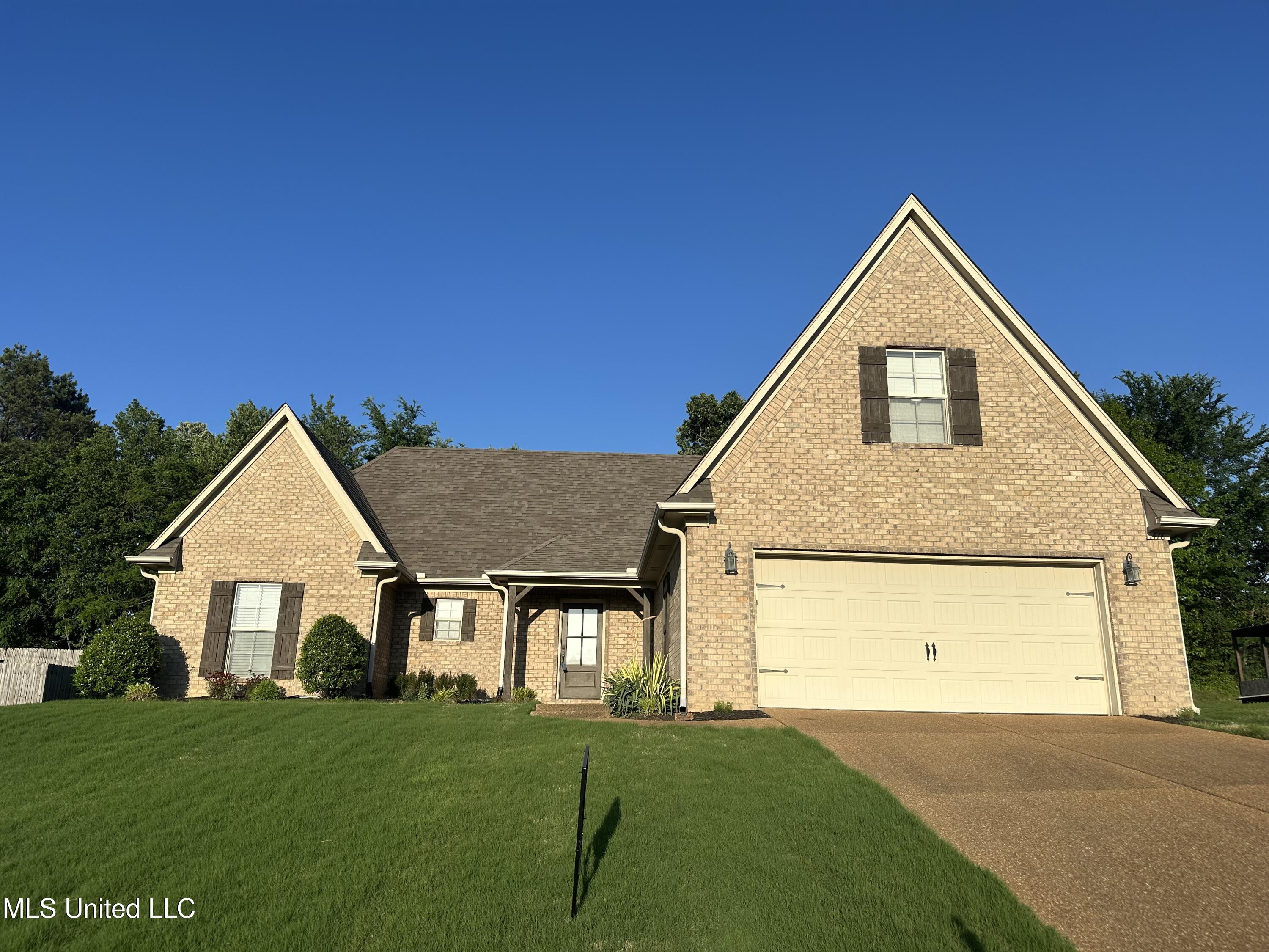 1478 E Lake Front Drive Property Photo 1