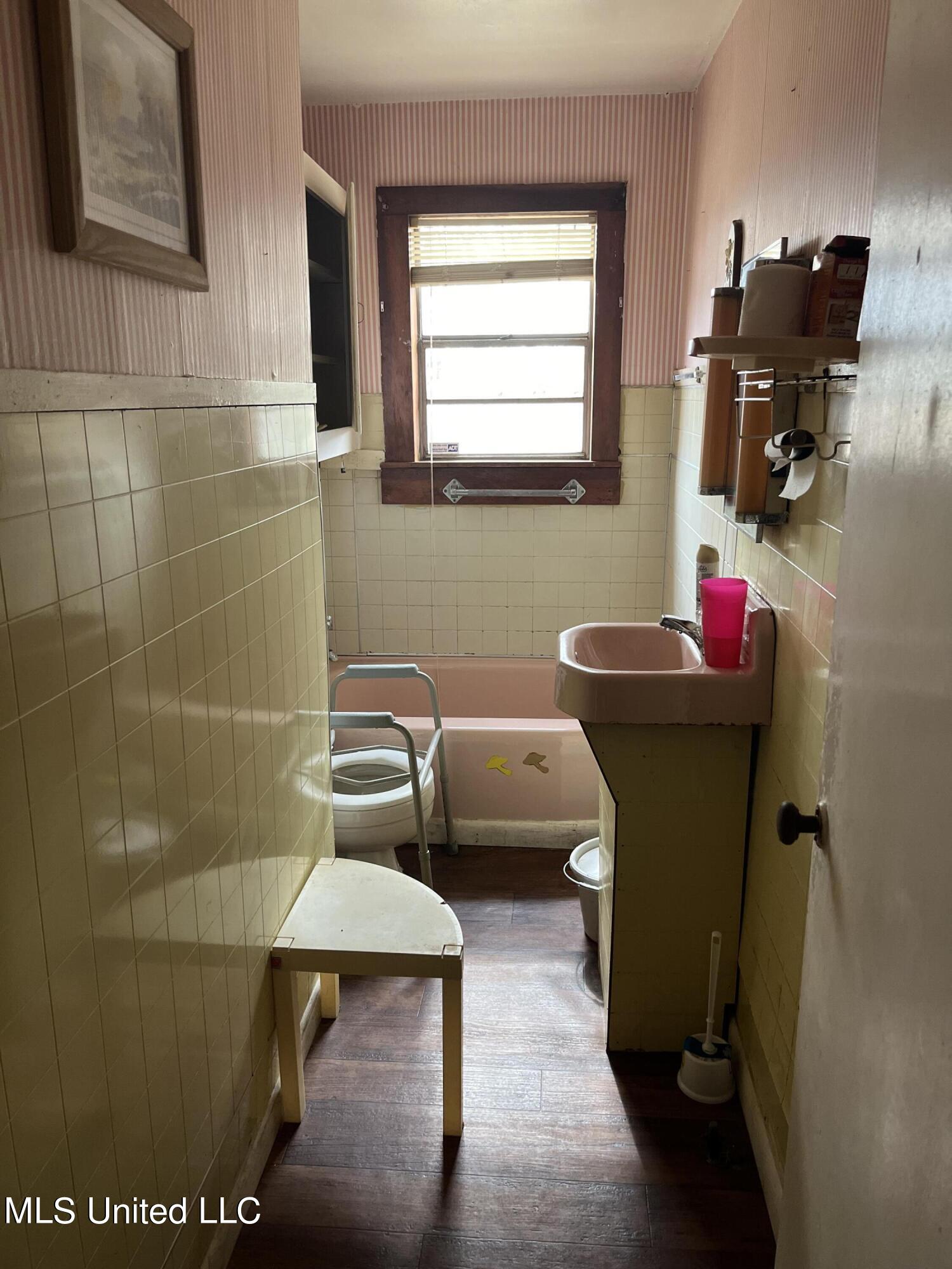 31 Webster Avenue Property Photo 6