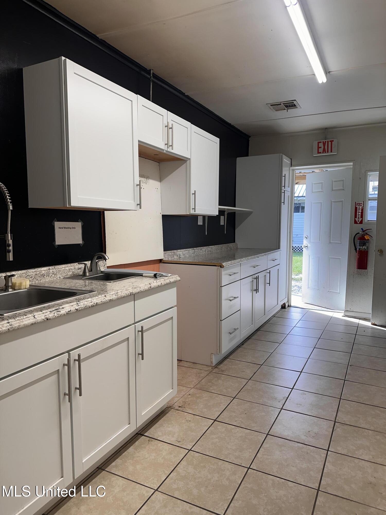7041/7047 Kiln Delisle Road Property Photo 4