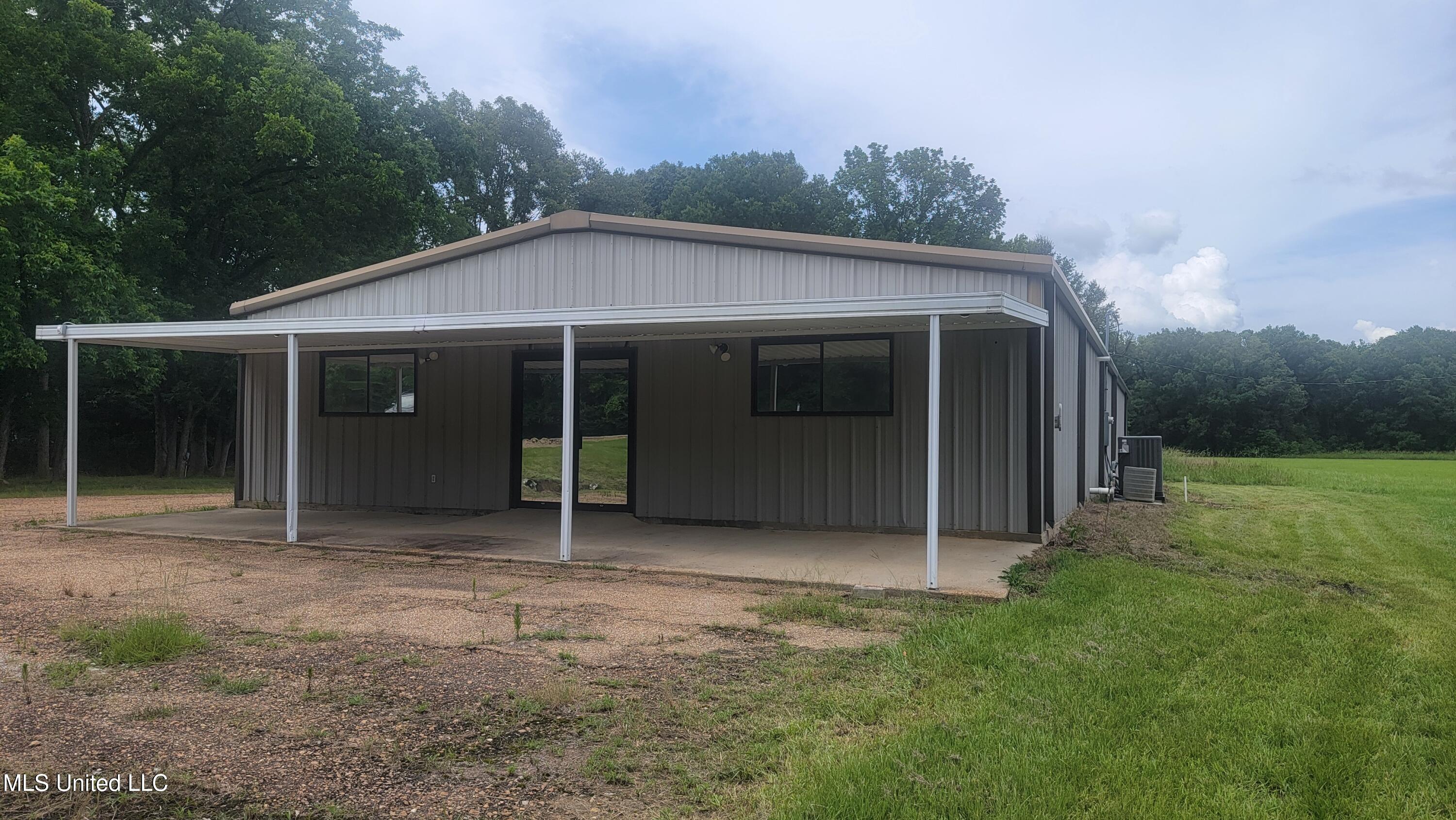 205 Hinds Boulevard Property Photo 1