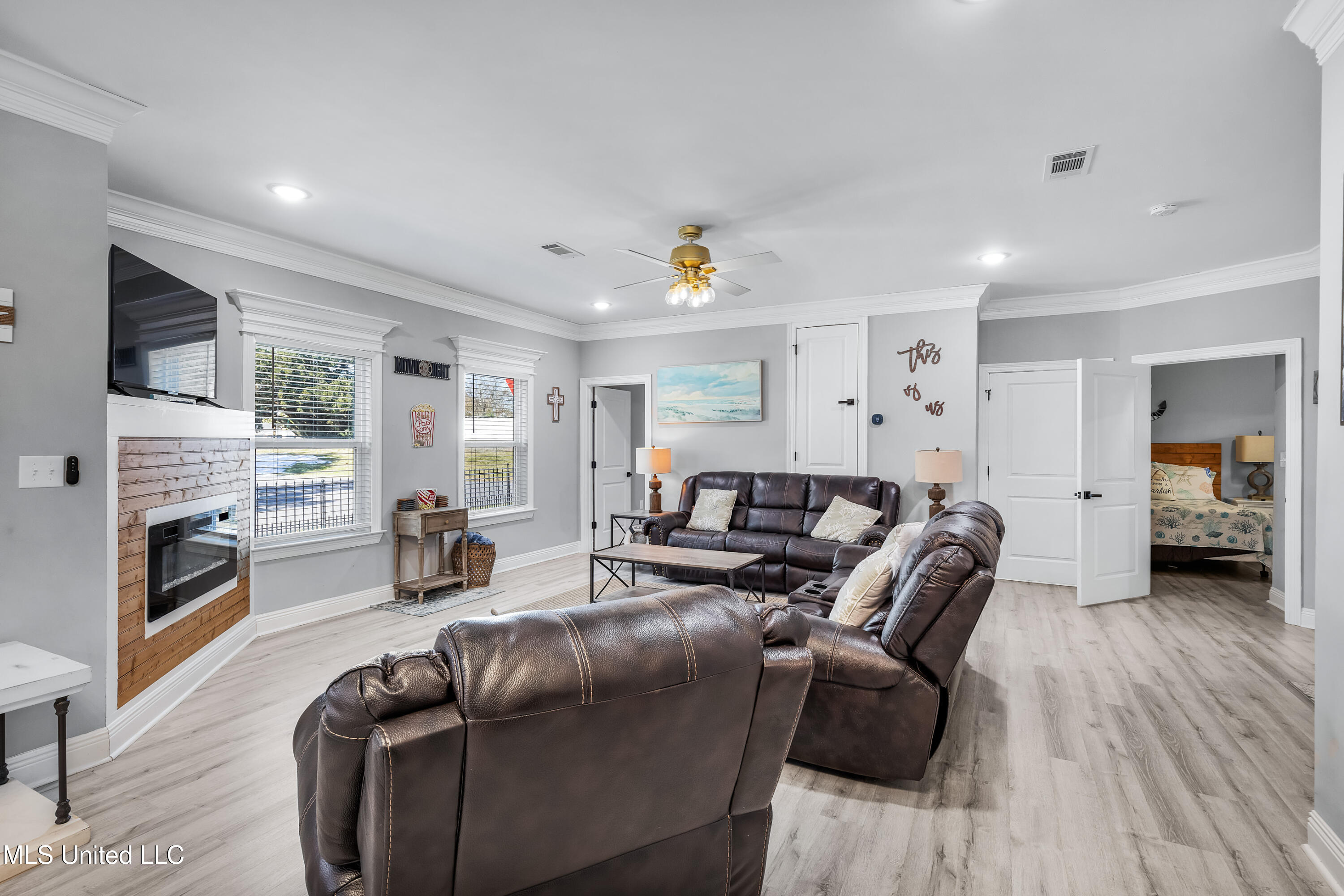 1729 3rd Street Property Photo 3