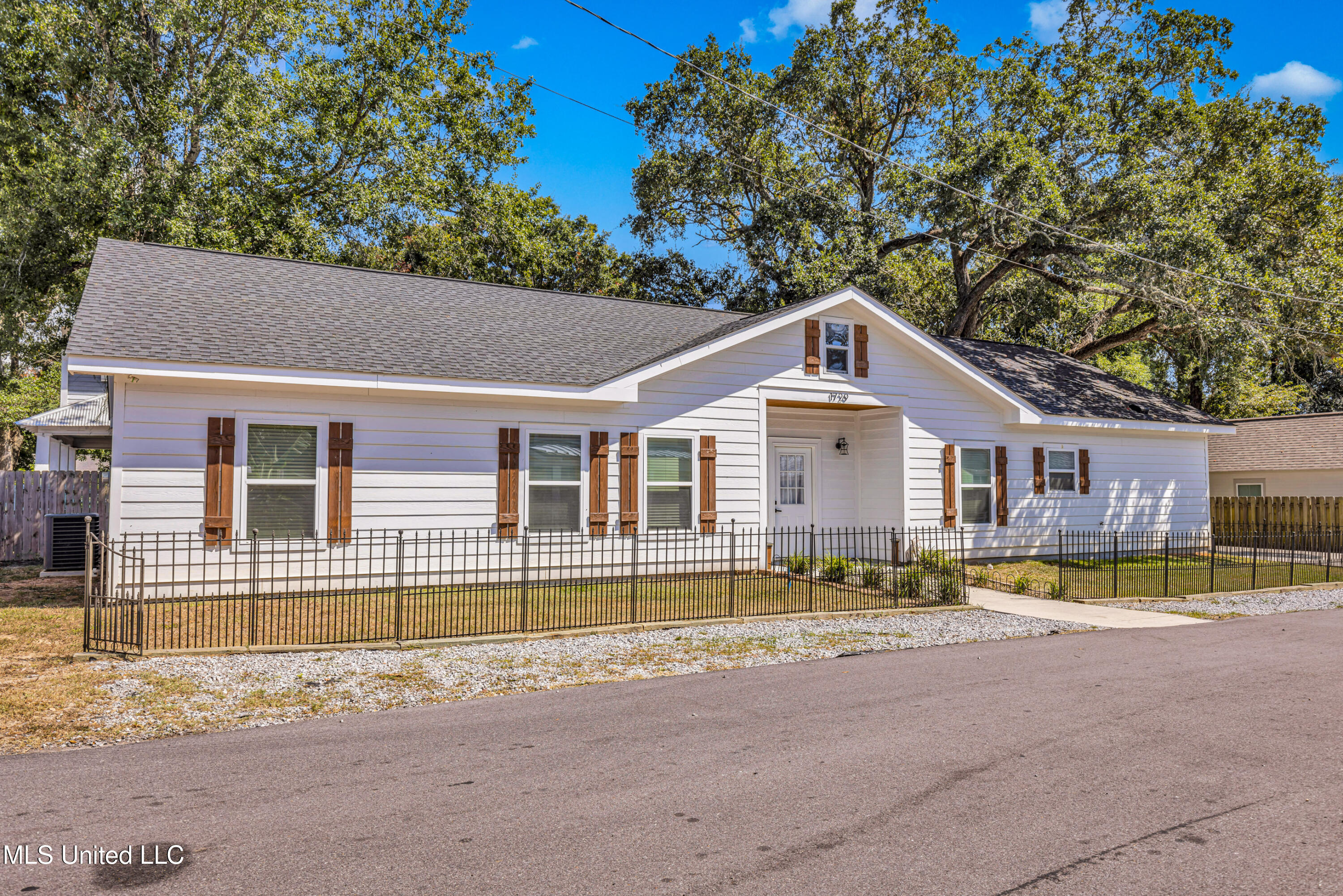 1729 3rd Street Property Photo 24
