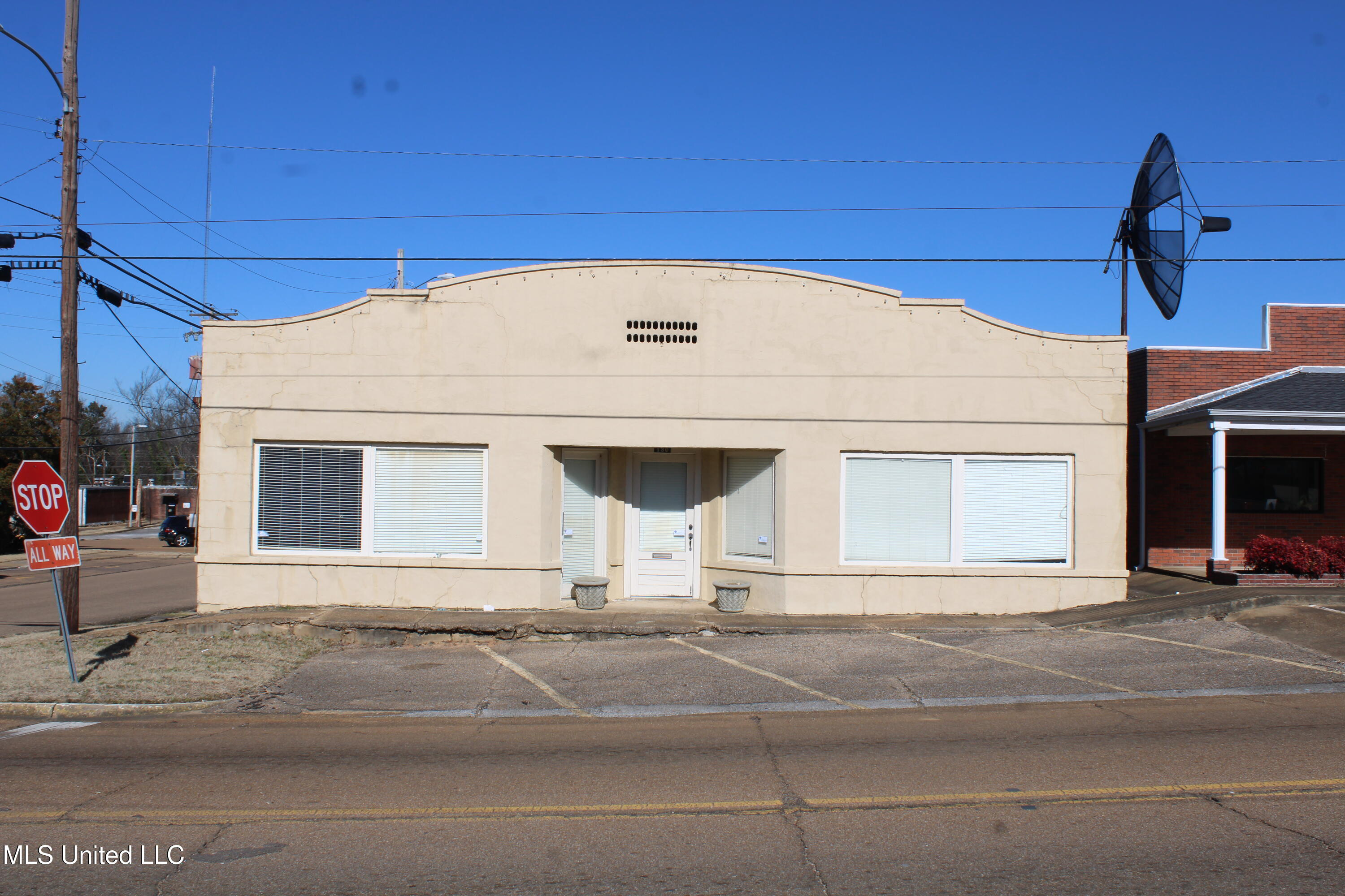 130 W College Avenue Property Photo 1