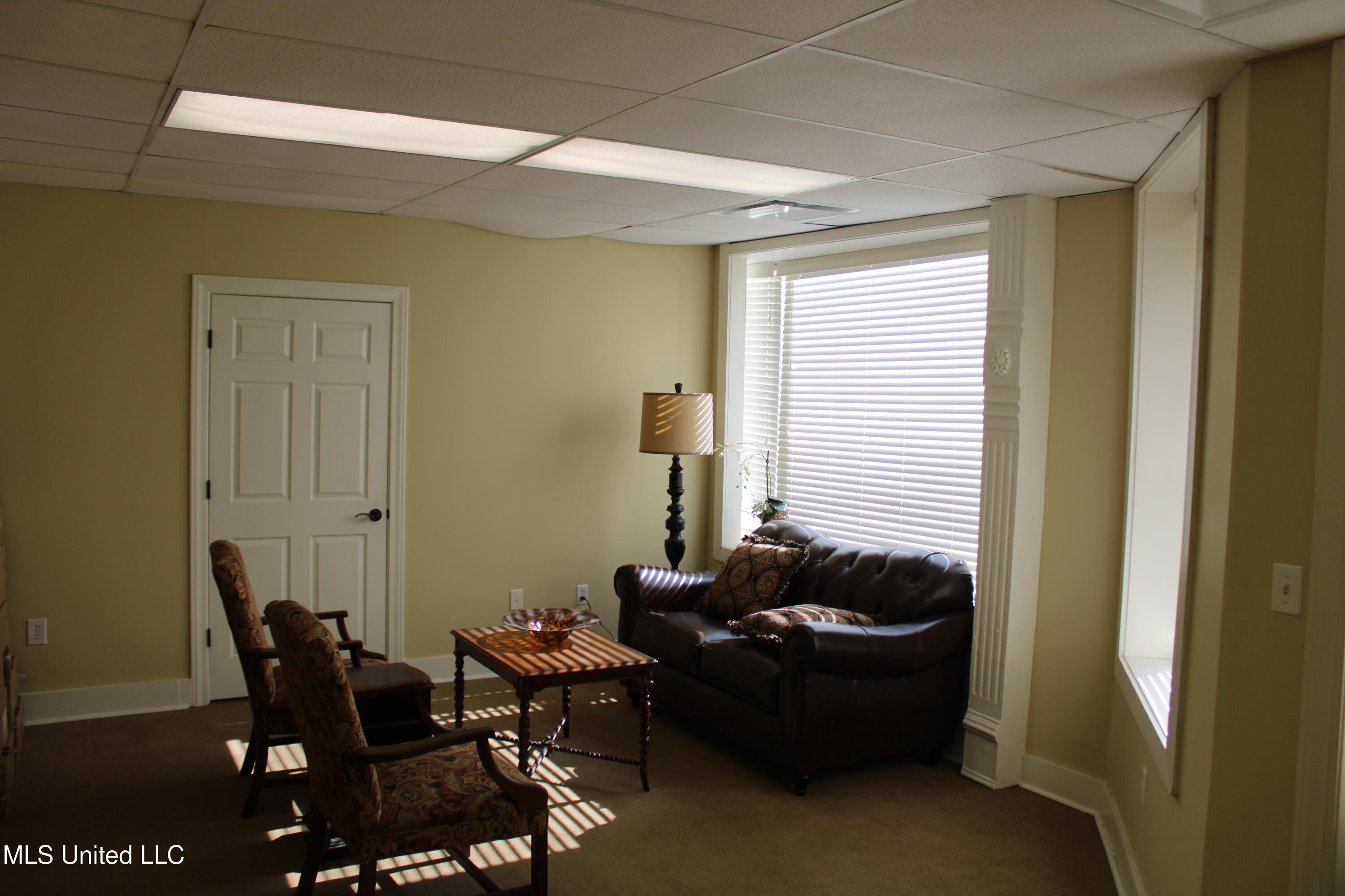 130 W College Avenue Property Photo 6