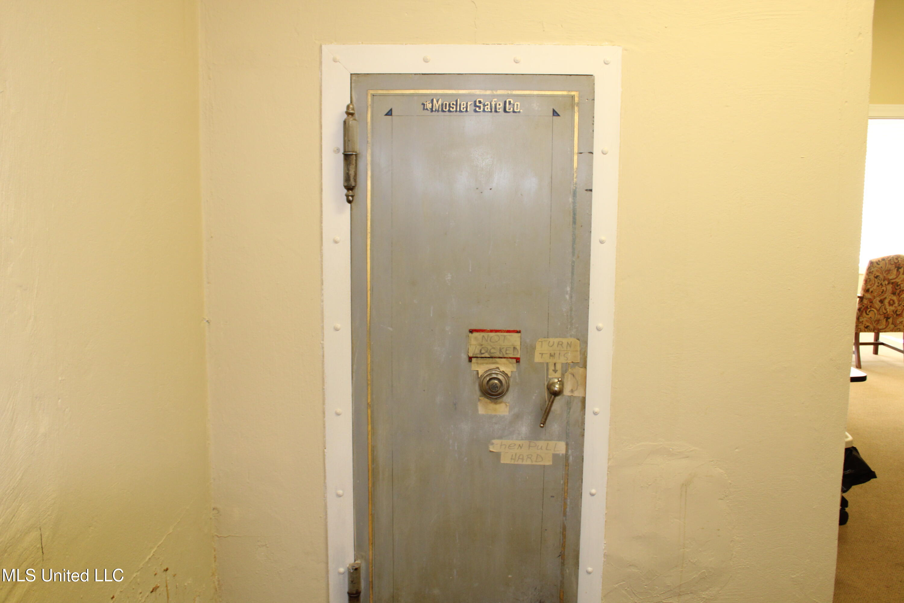 130 W College Avenue Property Photo 10