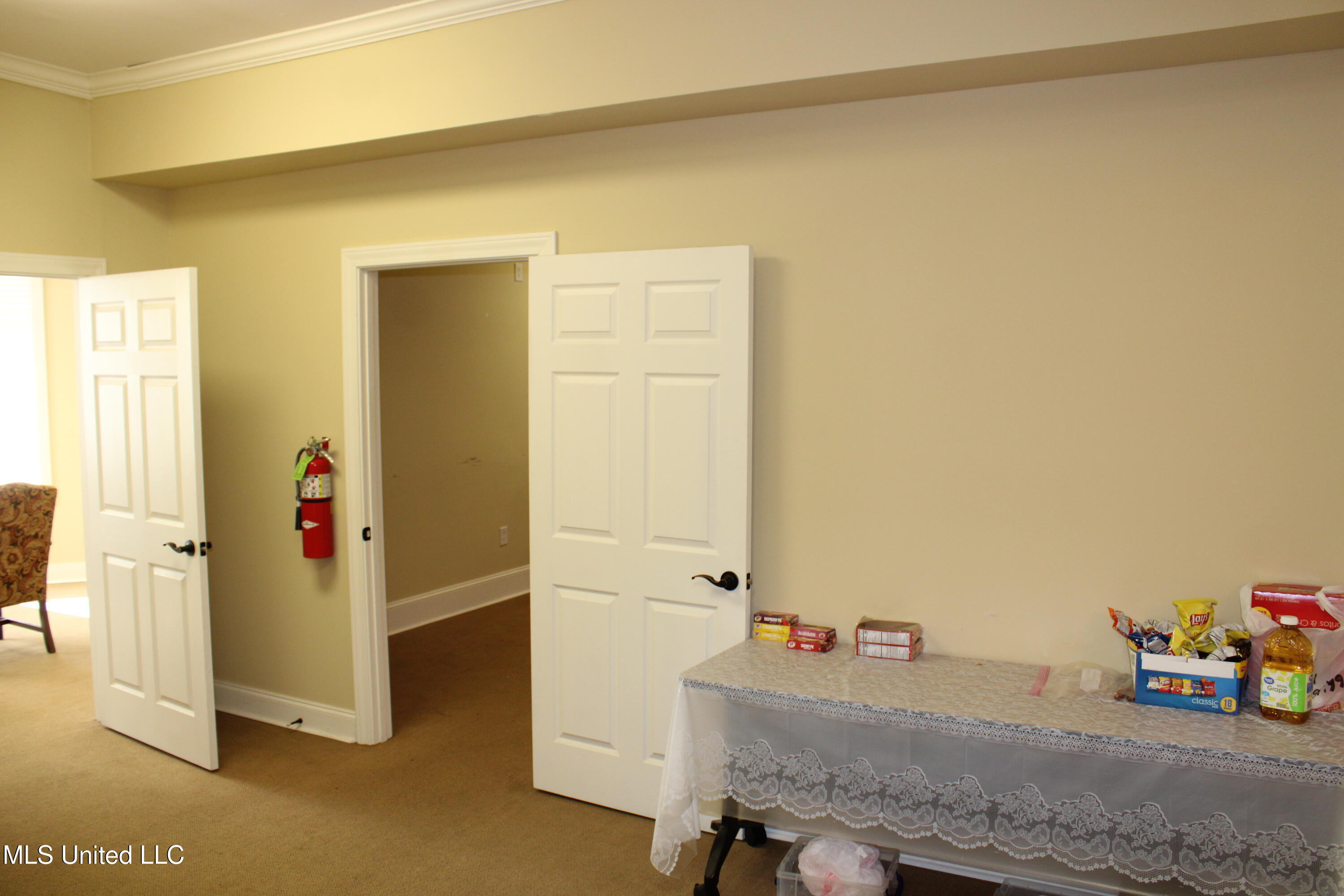 130 W College Avenue Property Photo 11