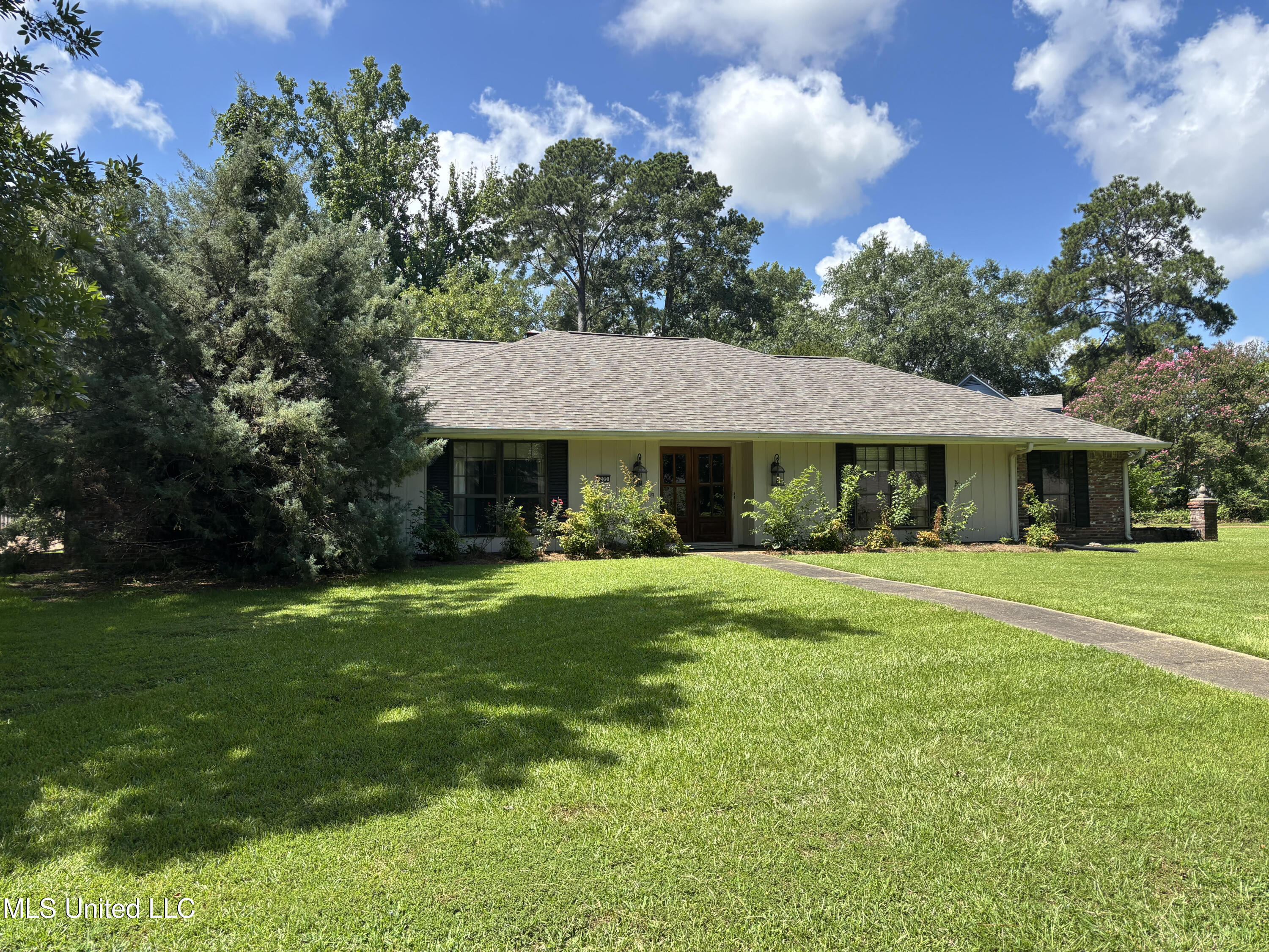 209 Greenfield Place Property Photo 1