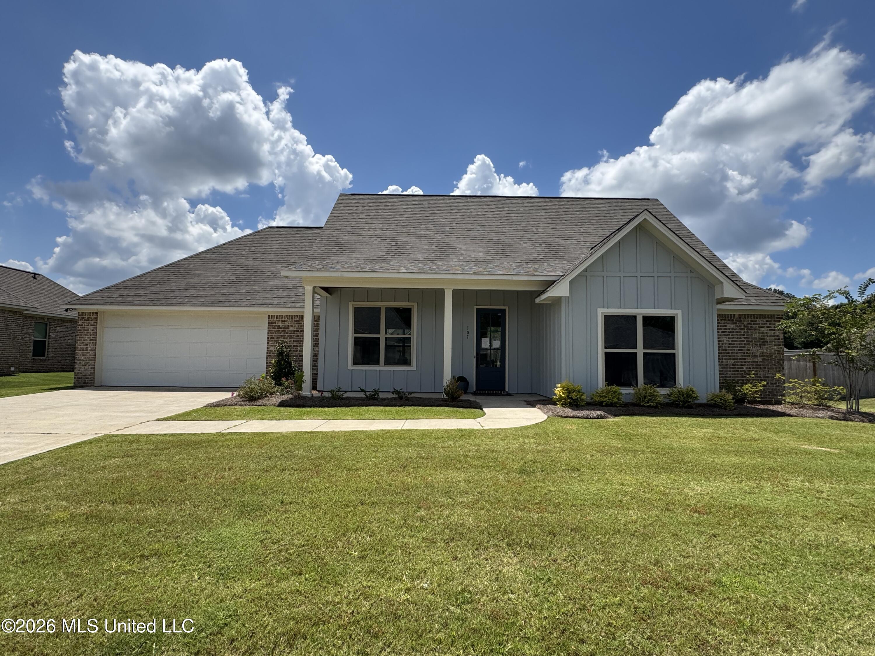 107 Trace Pointe Place Property Photo 1