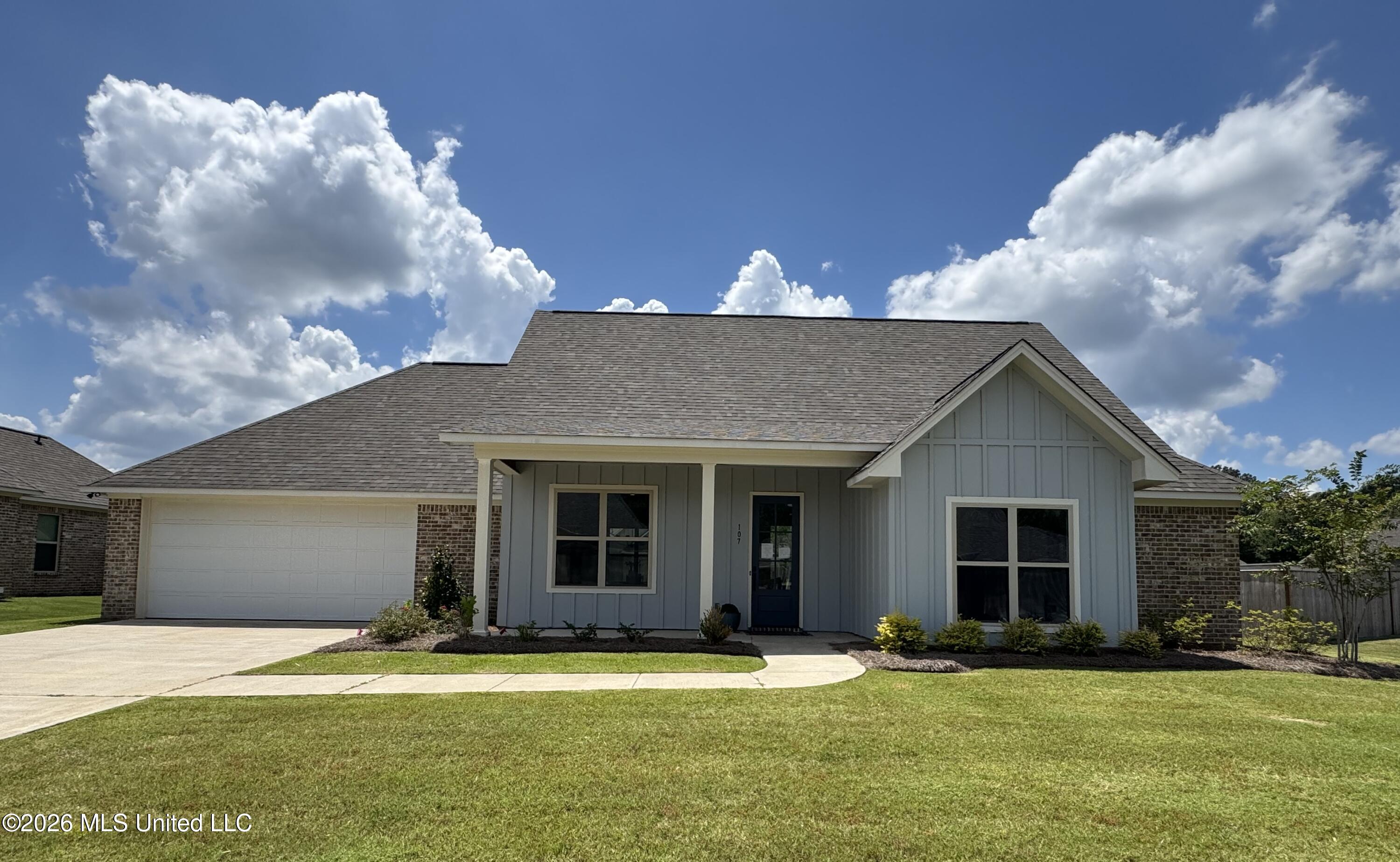 107 Trace Pointe Place Property Photo 2