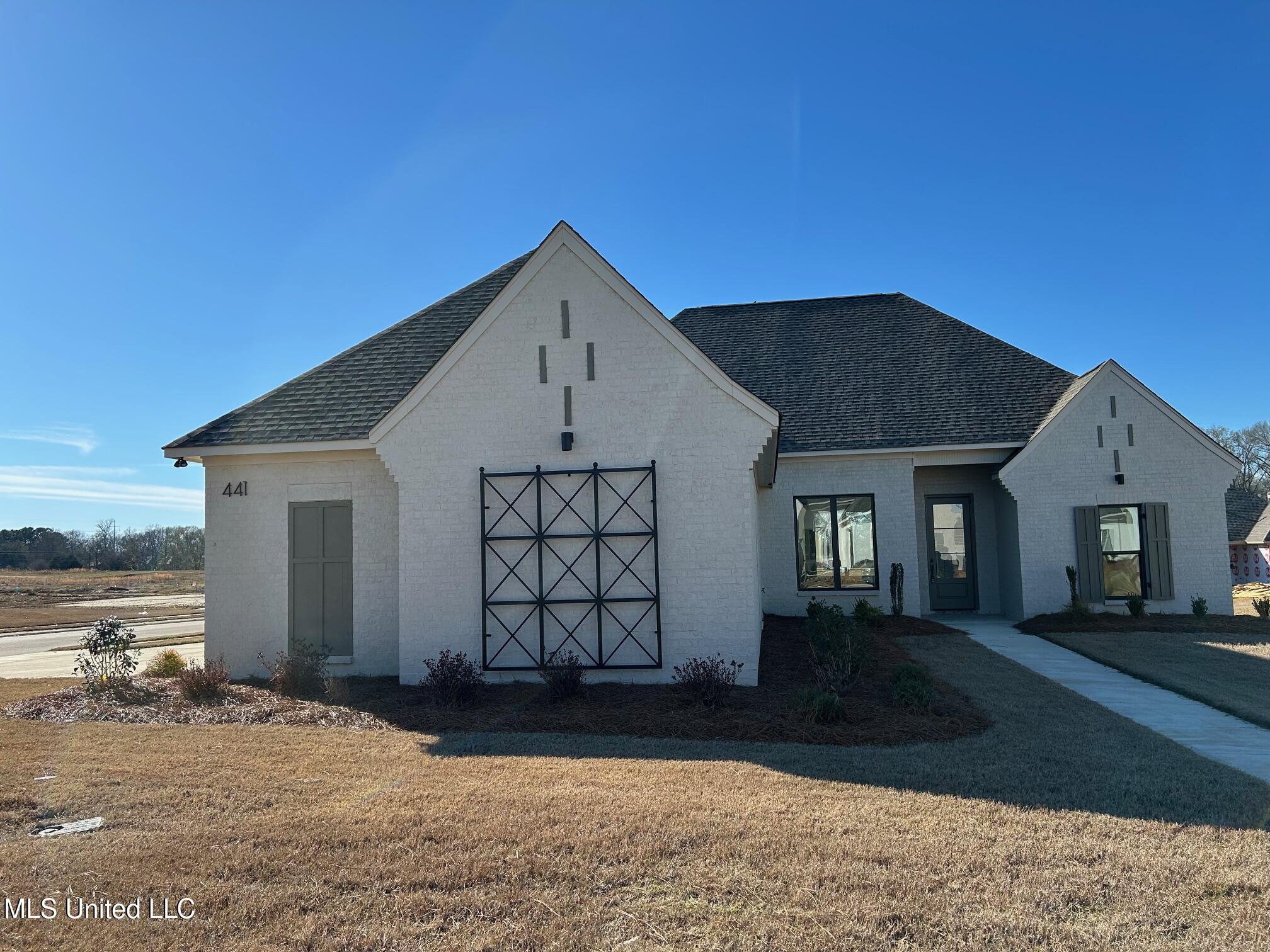 441 Aurora Circle Property Photo 2