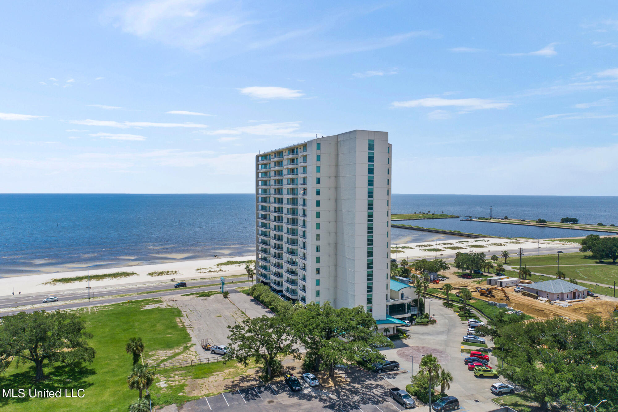 2060 Beach Boulevard Property Photo