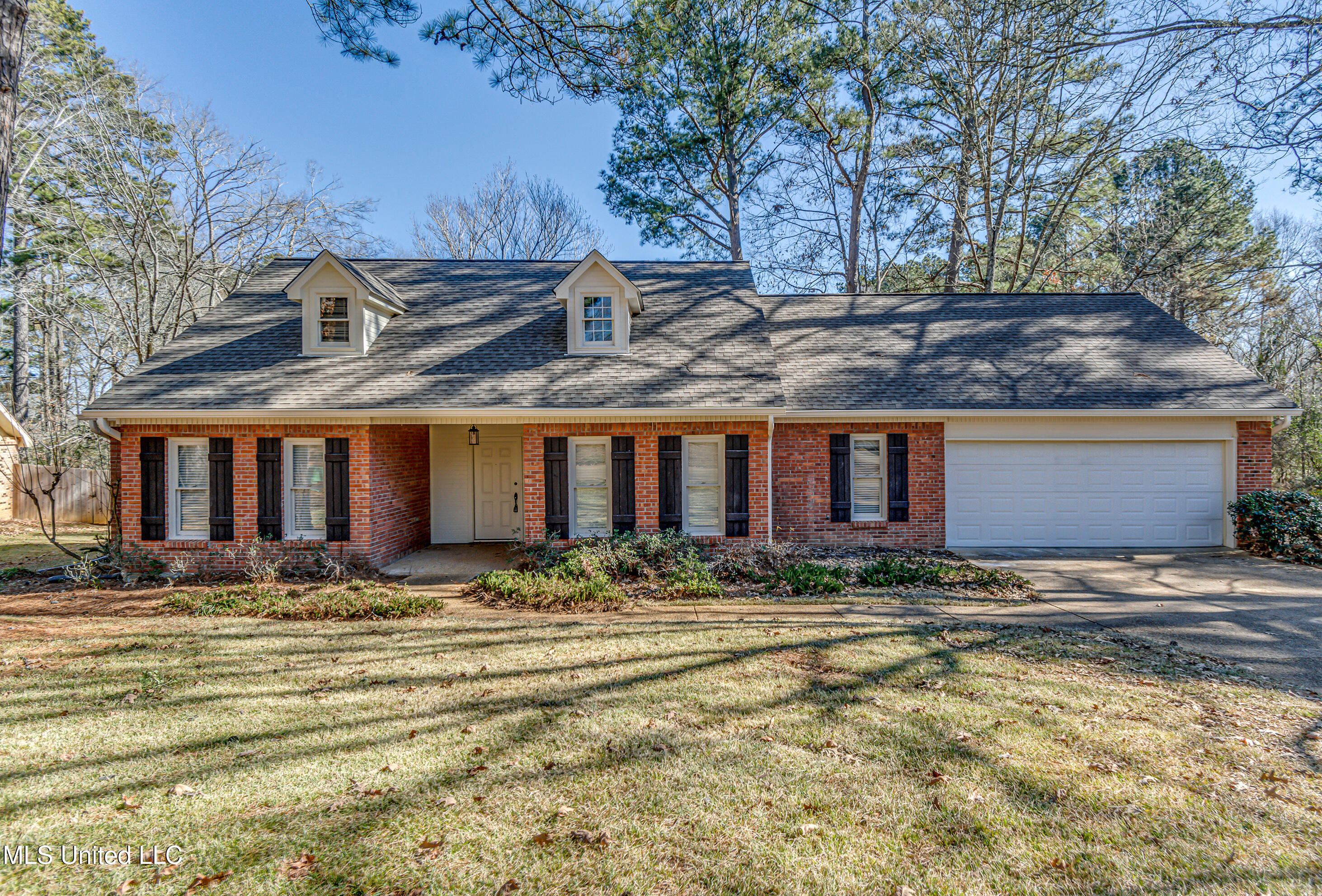 560 Dixton Drive Property Photo