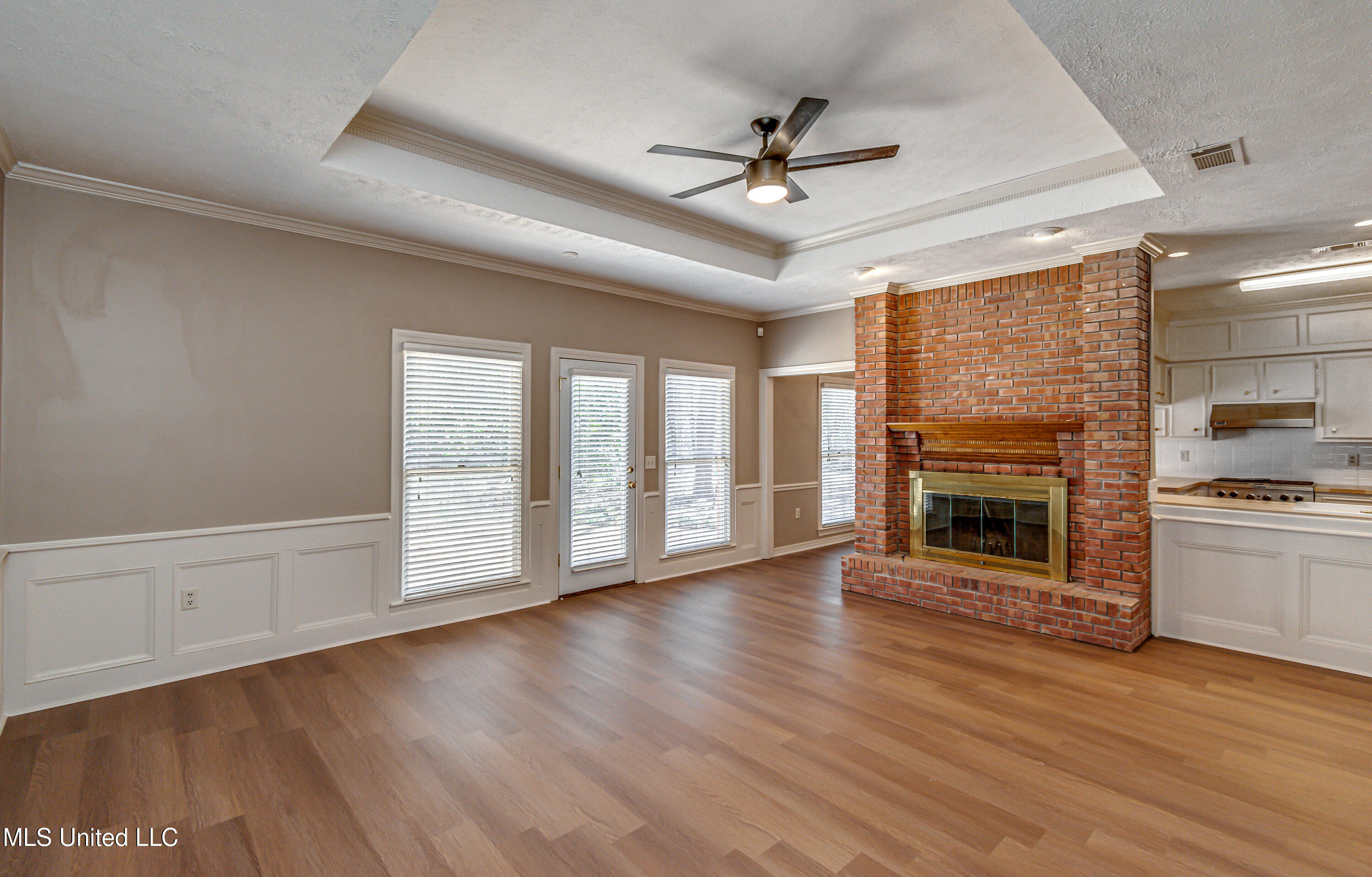 560 Dixton Drive Property Photo 5