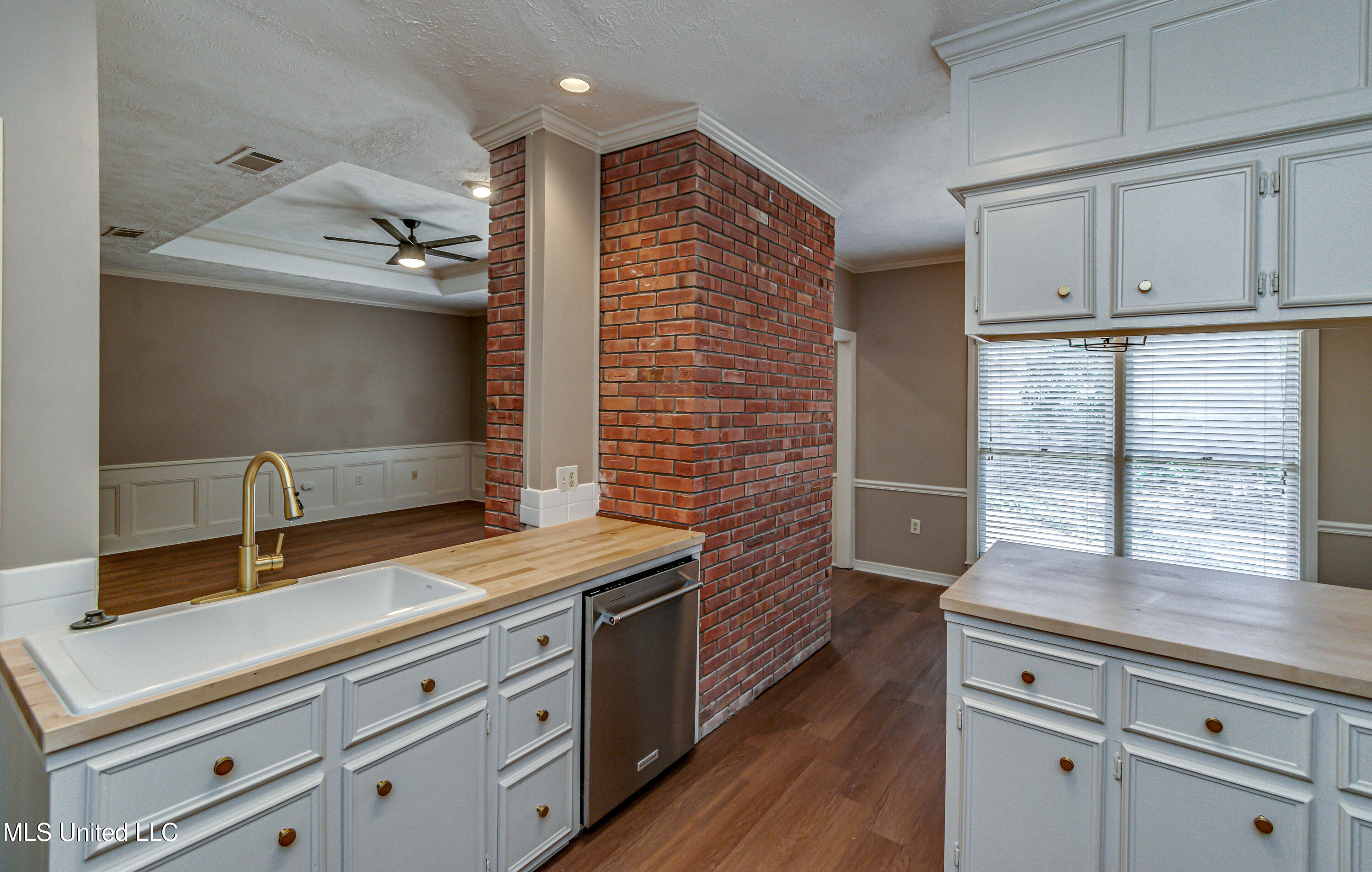 560 Dixton Drive Property Photo 18