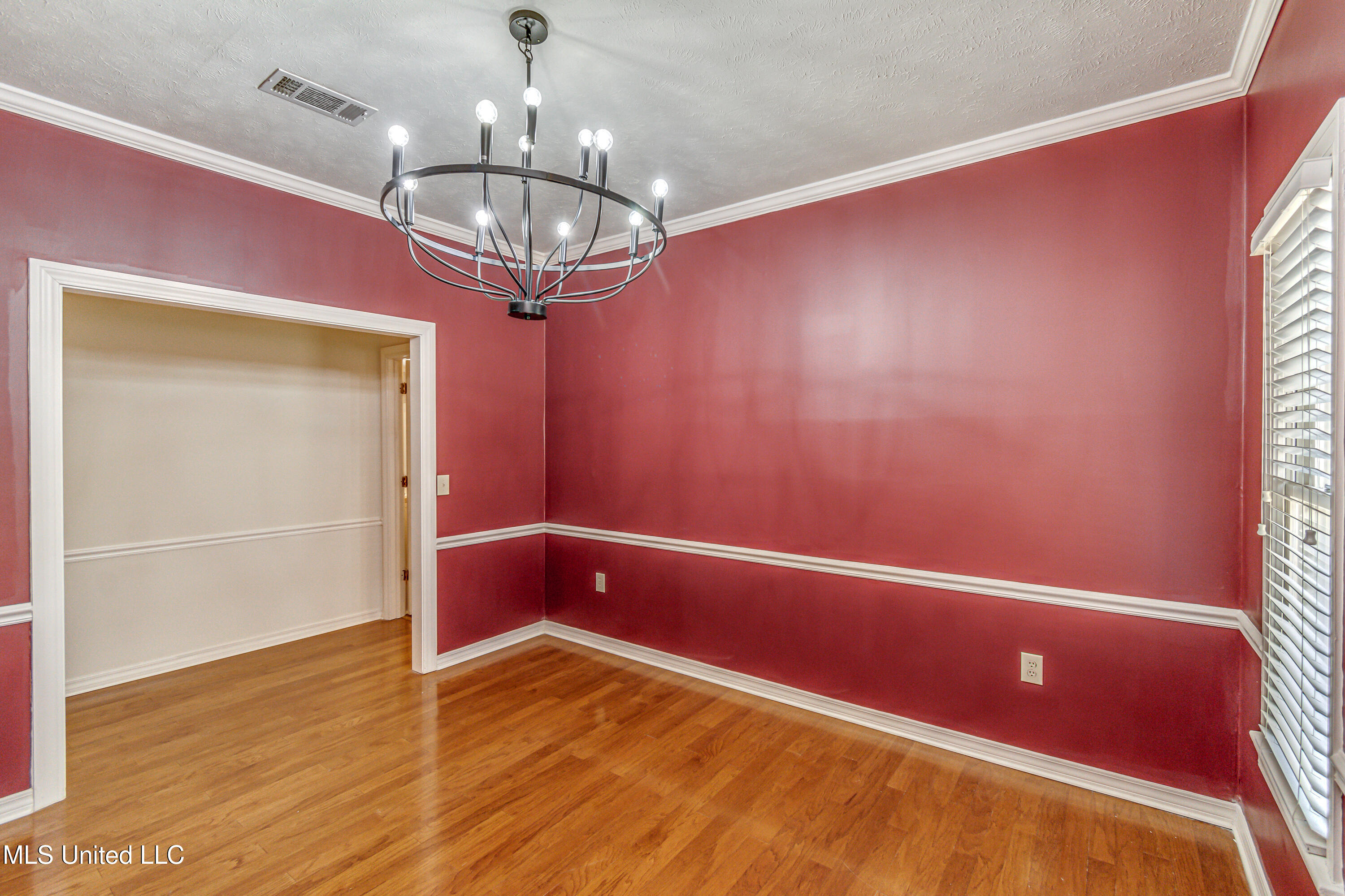 560 Dixton Drive Property Photo 23