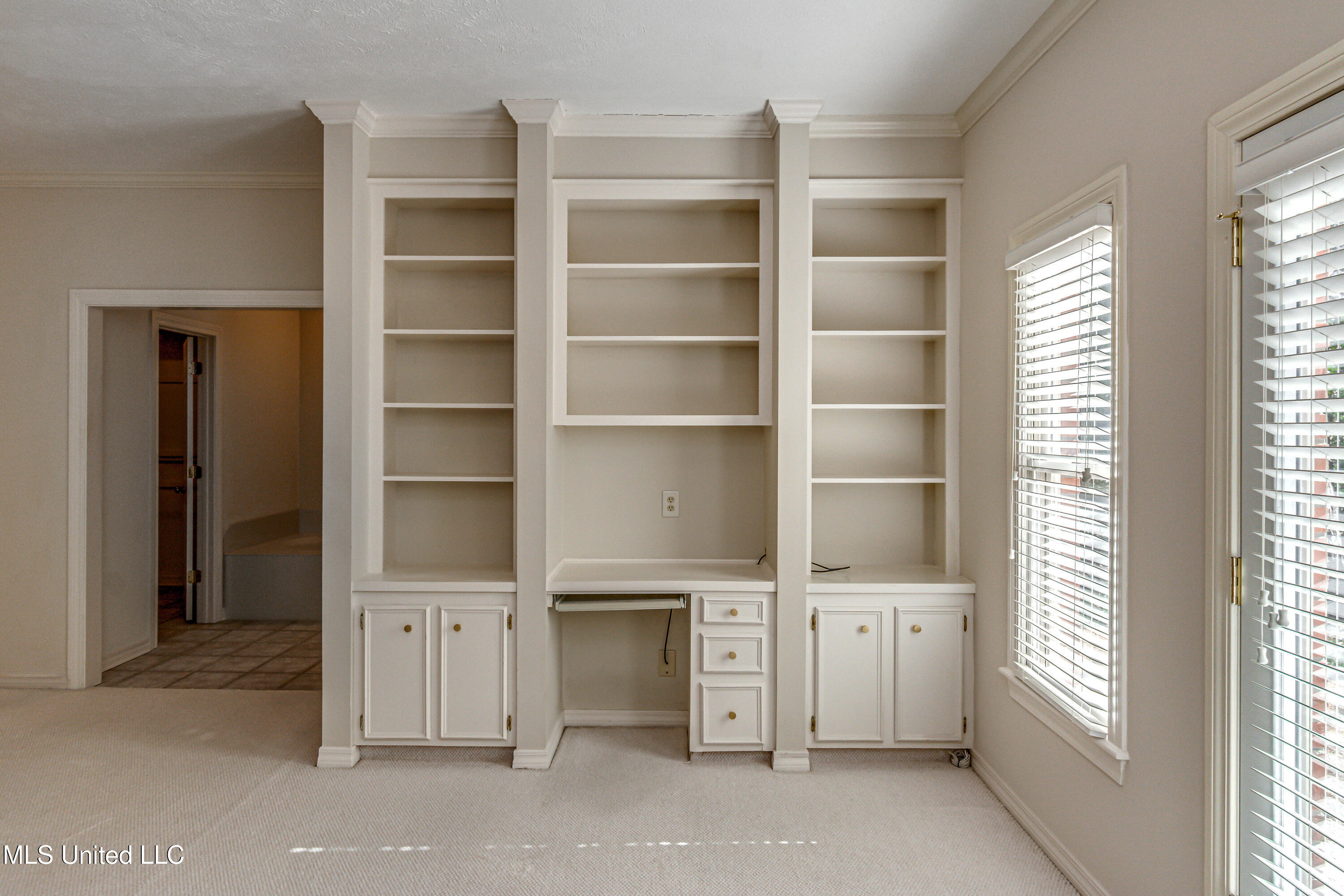 560 Dixton Drive Property Photo 24