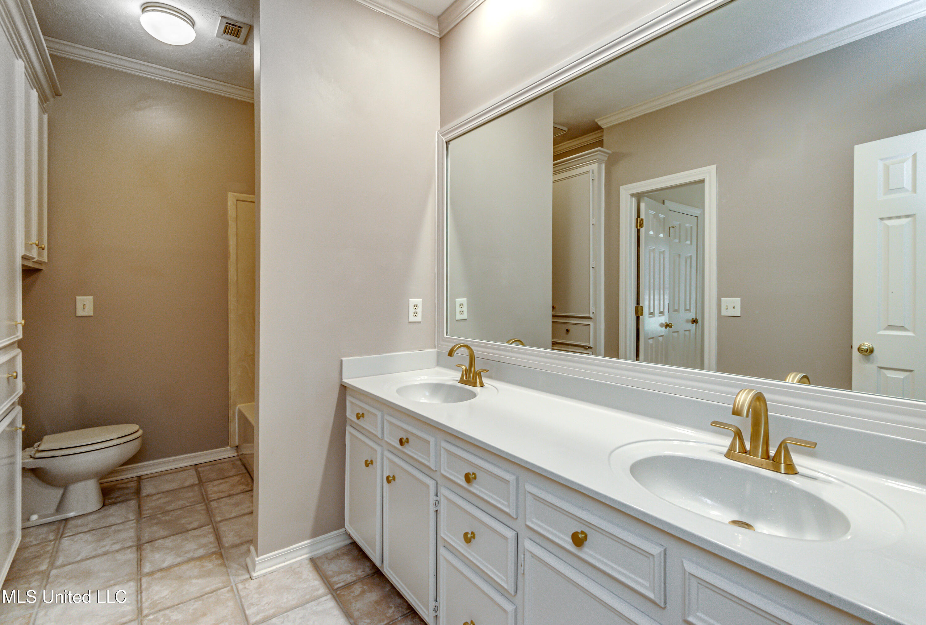 560 Dixton Drive Property Photo 41