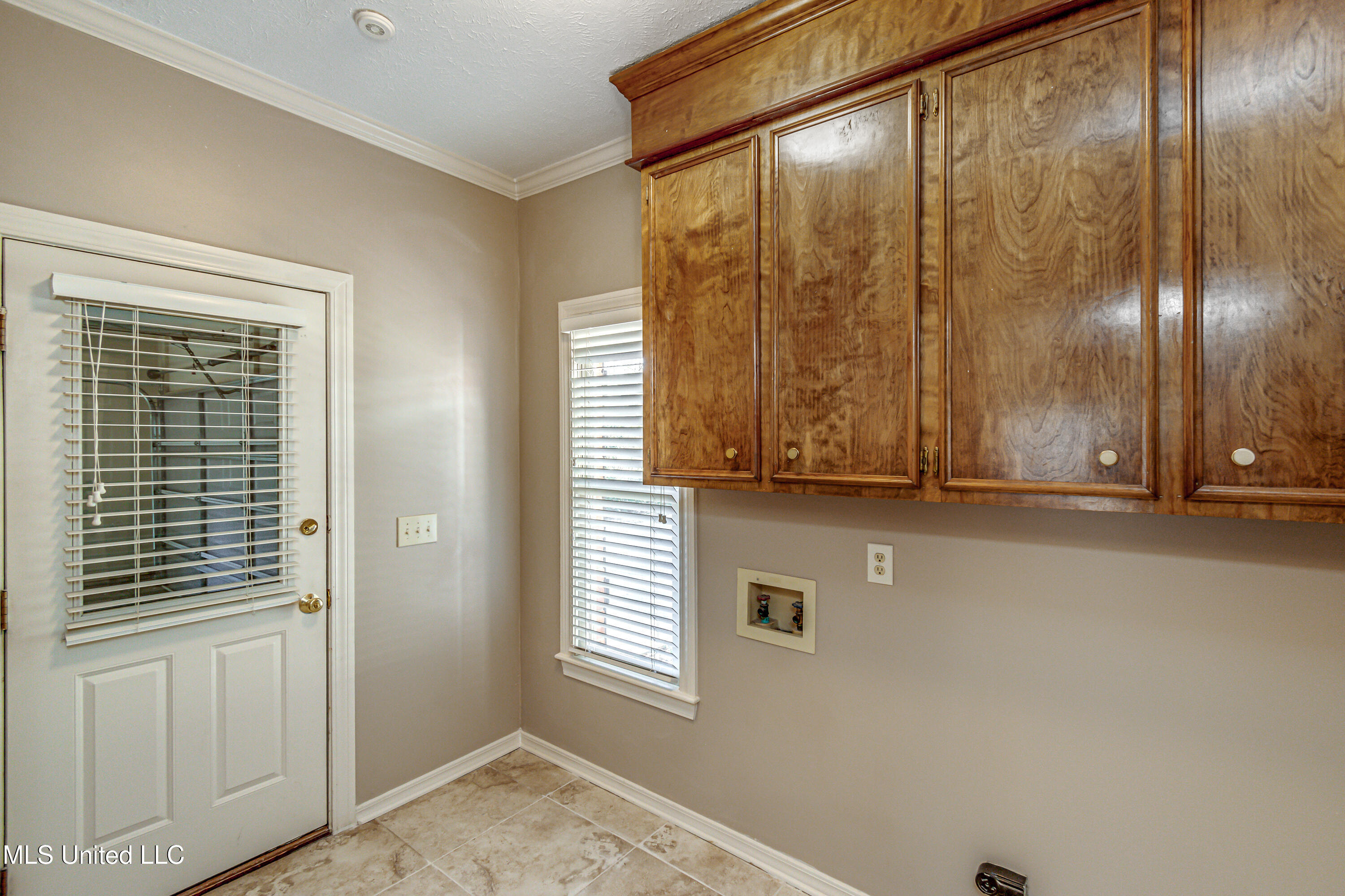 560 Dixton Drive Property Photo 46