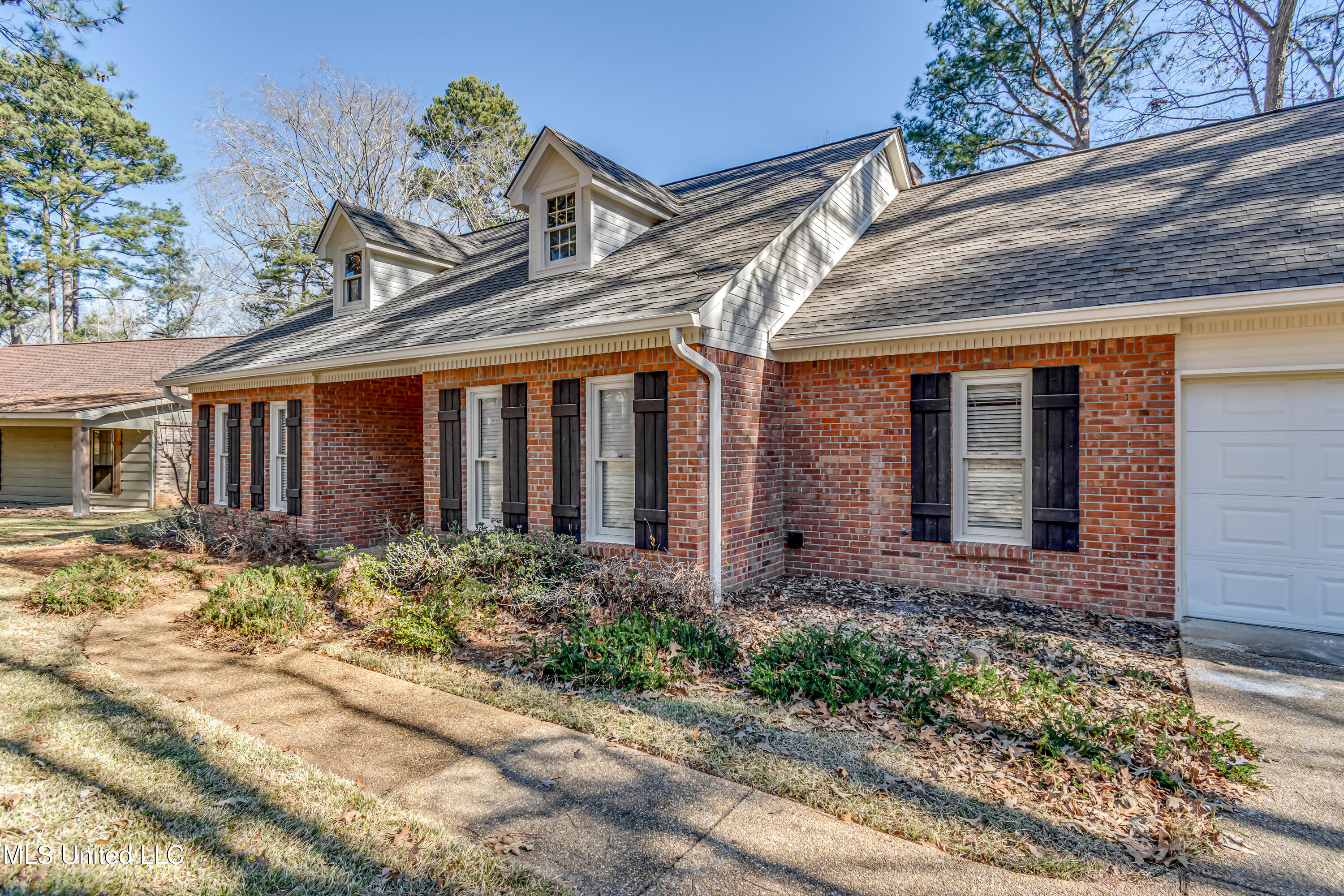 560 Dixton Drive Property Photo 49