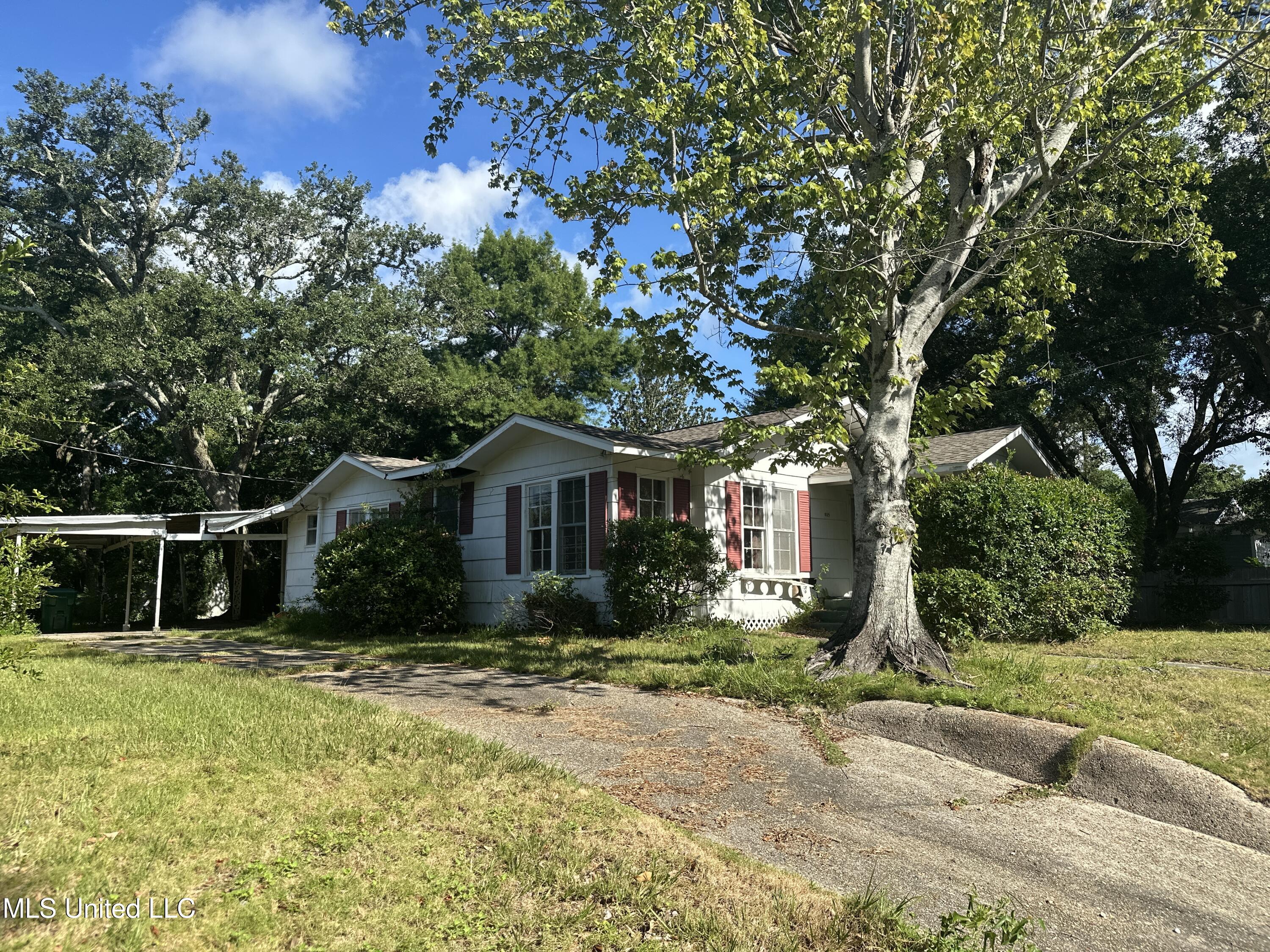 805 42nd Avenue Property Photo 1