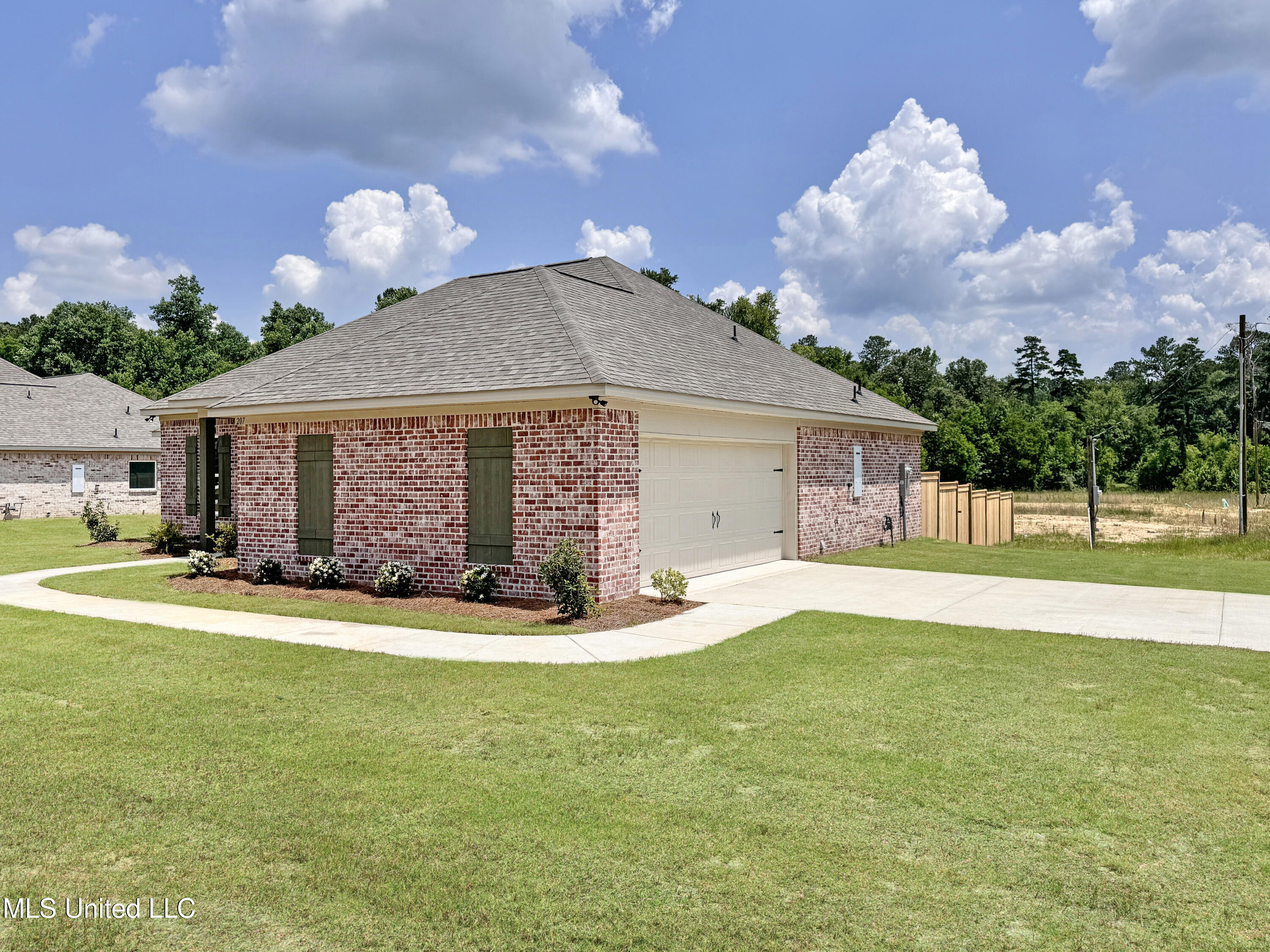 207 Nw Dolly Lane Property Photo 2