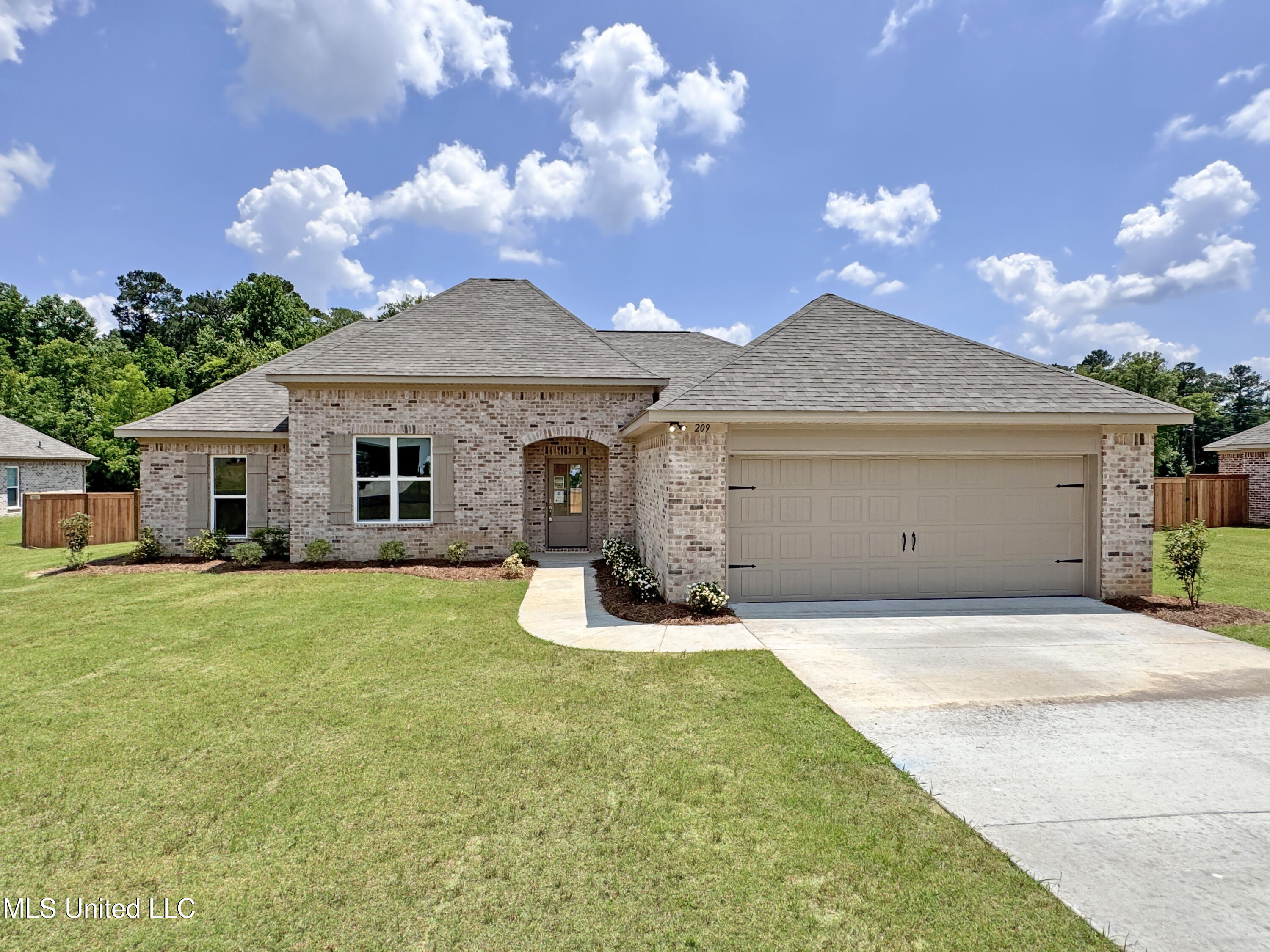 209 Dolly Lane Property Photo 1