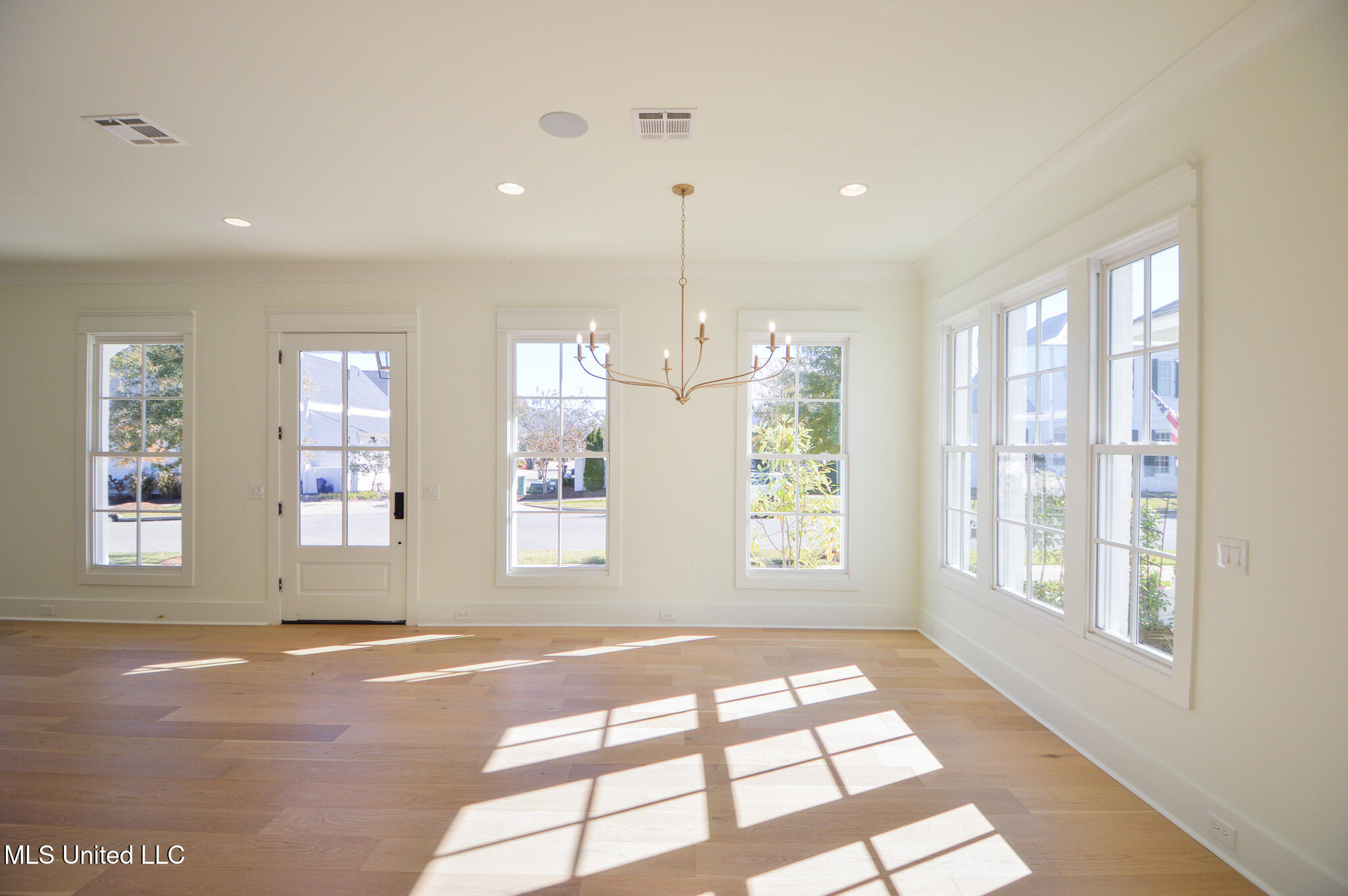 319 Ryan Avenue Property Photo 4