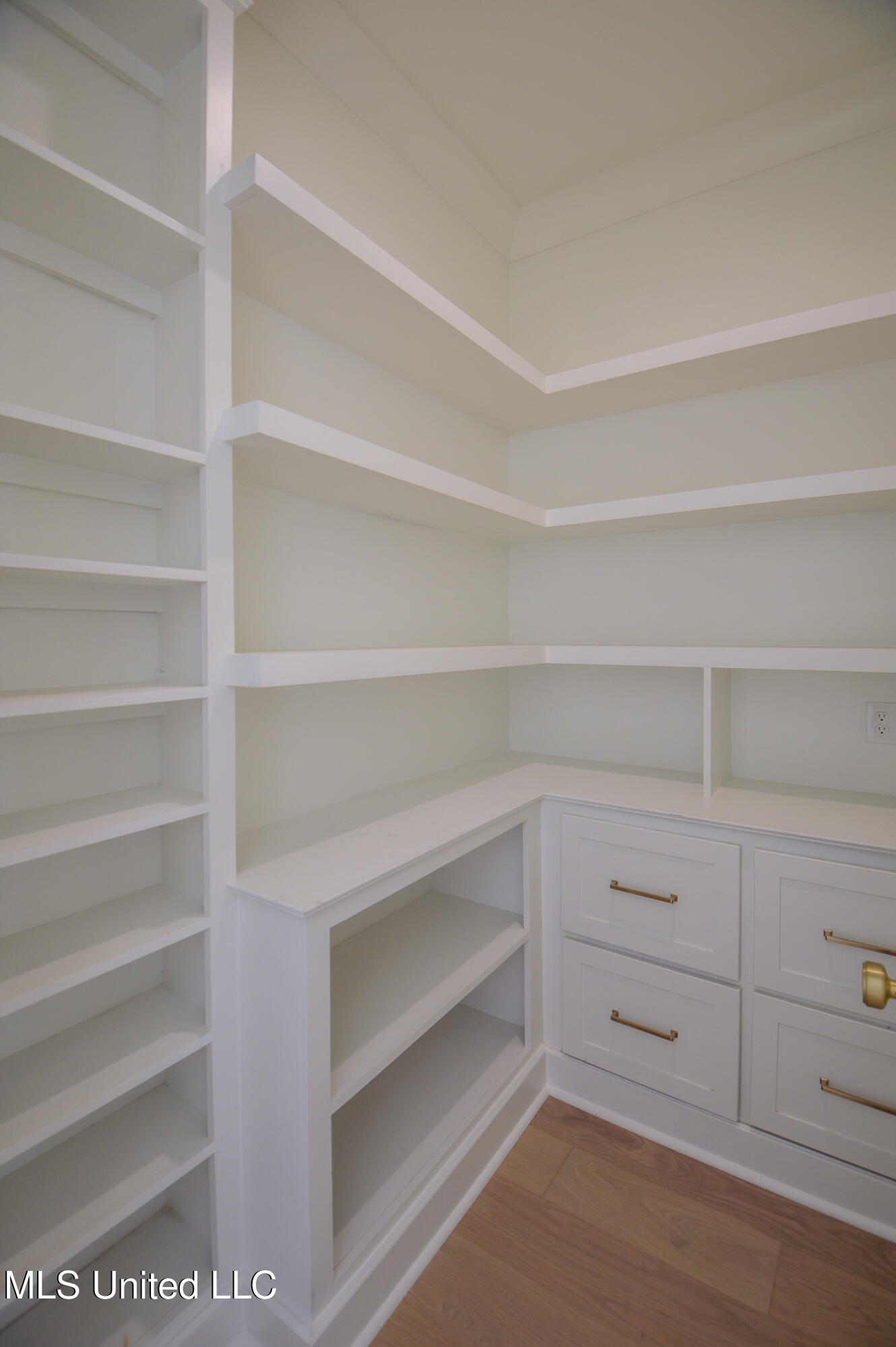 319 Ryan Avenue Property Photo 13