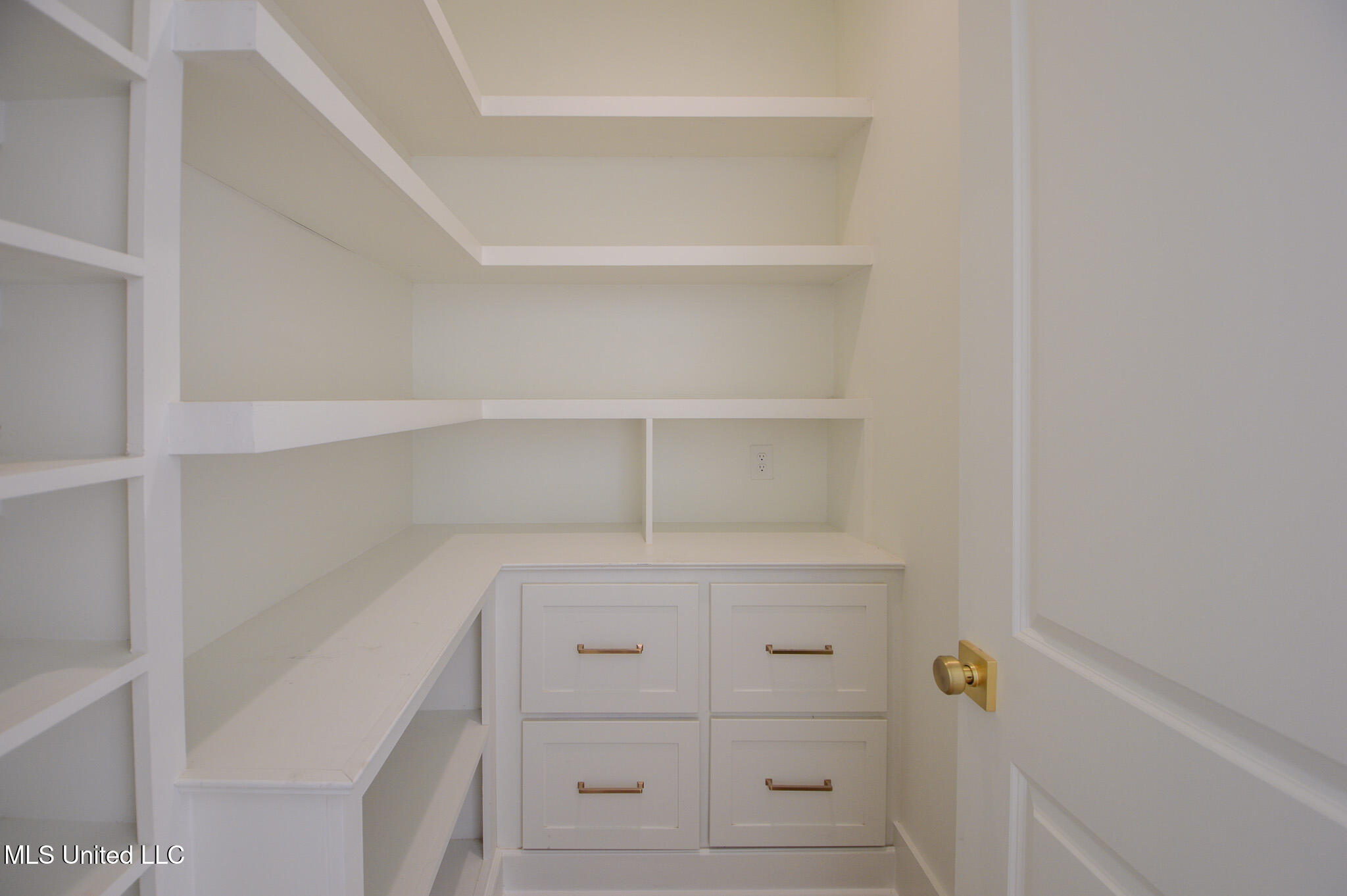 319 Ryan Avenue Property Photo 14