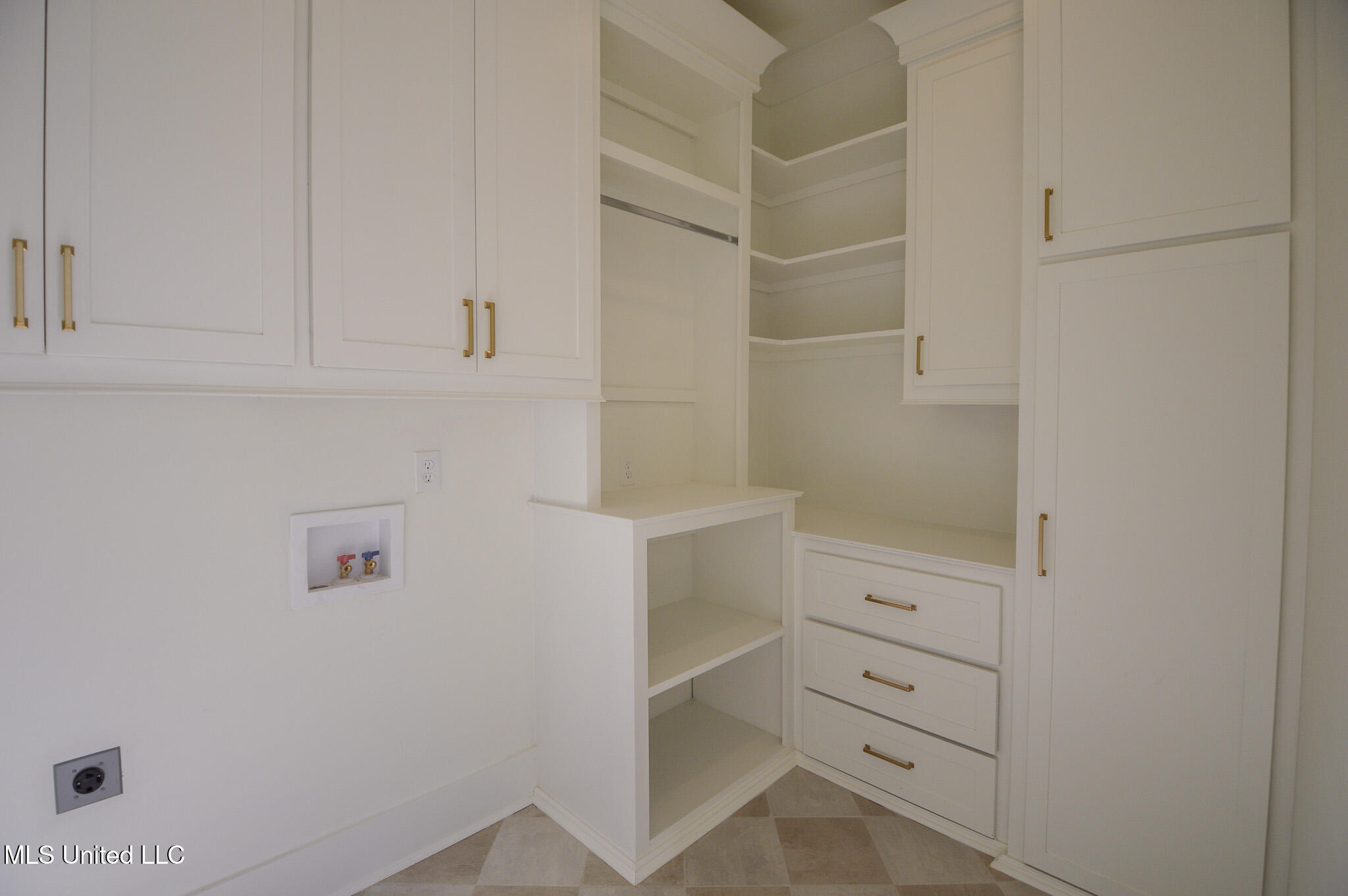 319 Ryan Avenue Property Photo 28