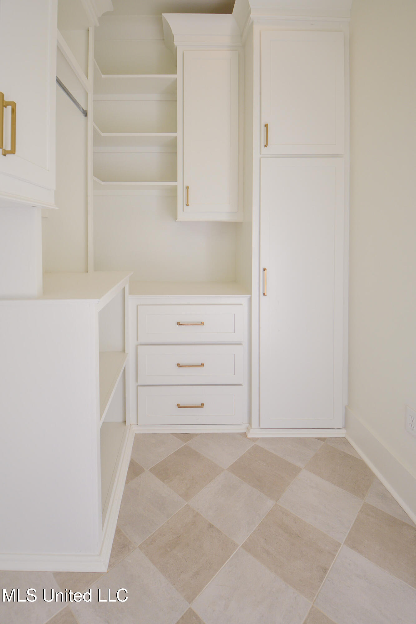 319 Ryan Avenue Property Photo 29