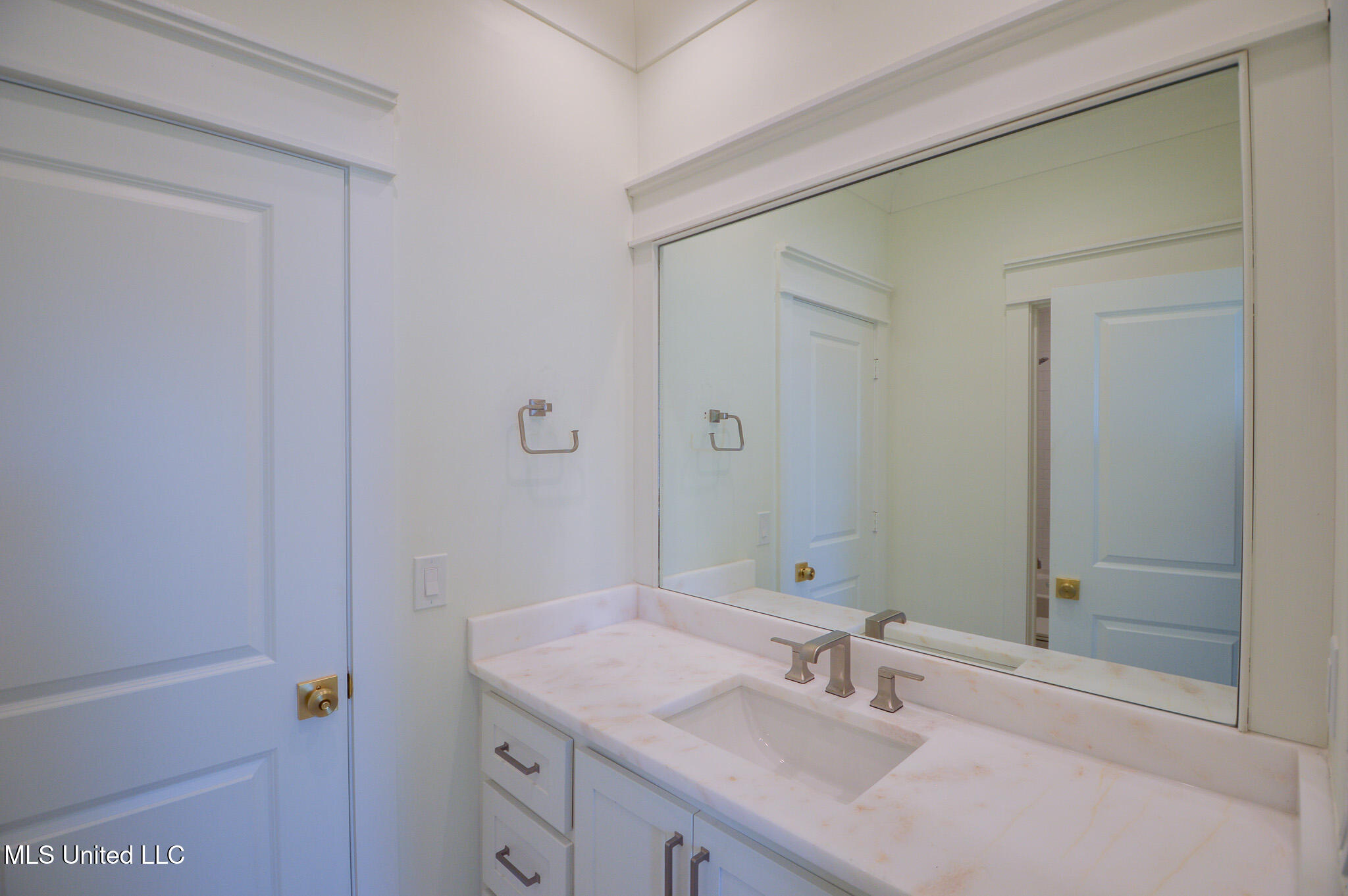 319 Ryan Avenue Property Photo 38