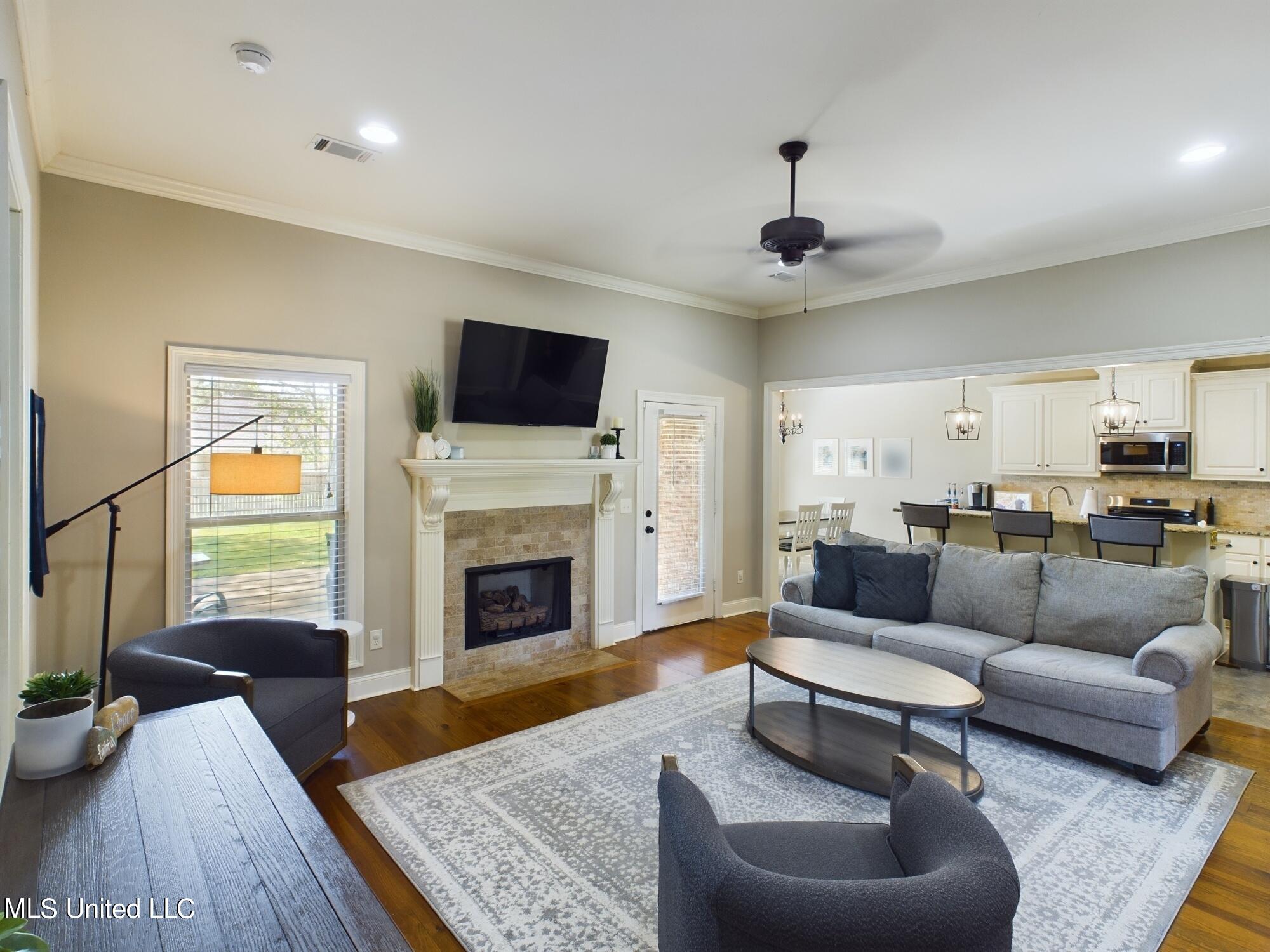 125 Trailbridge Crossing Property Photo 4