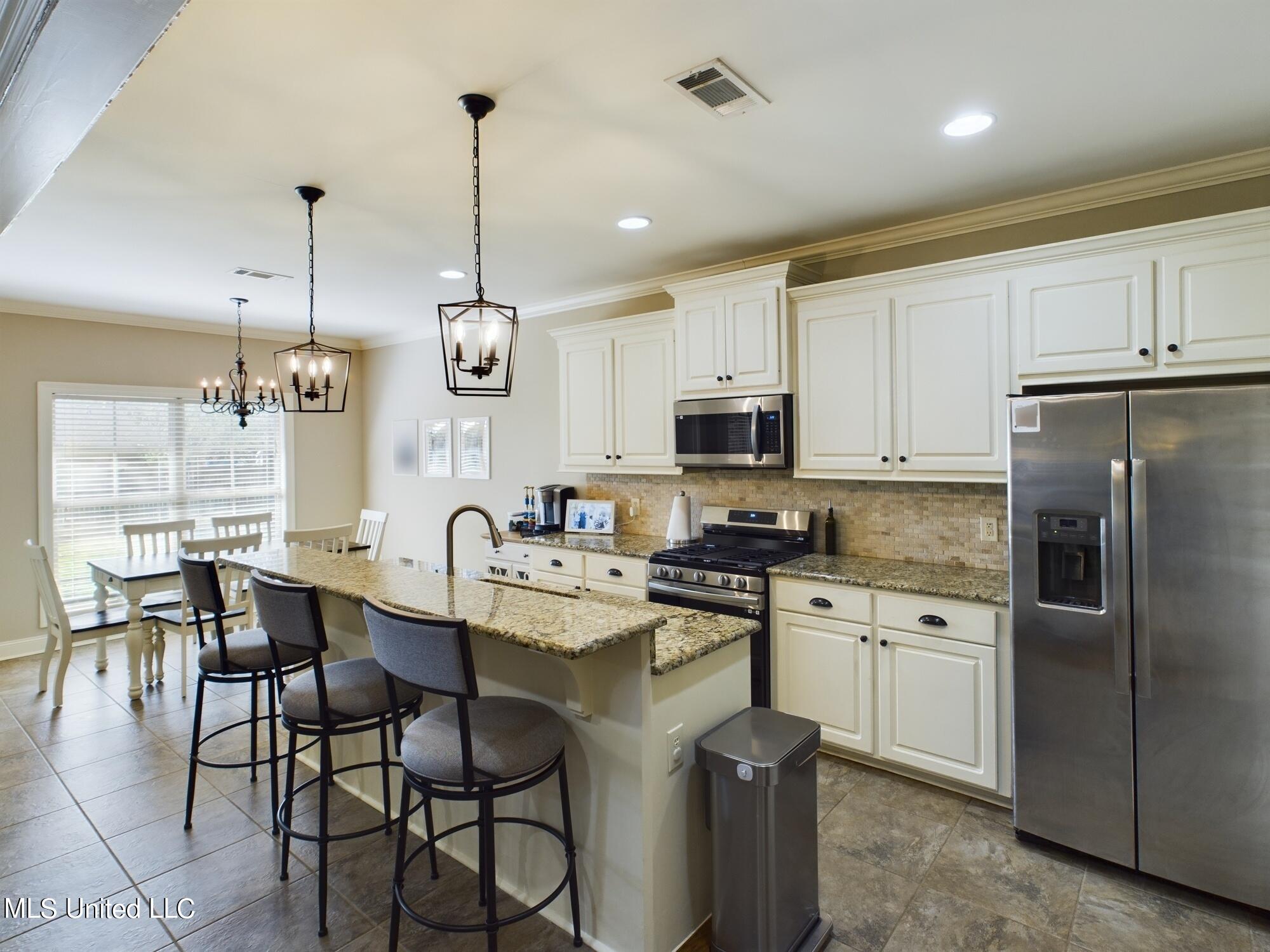 125 Trailbridge Crossing Property Photo 6