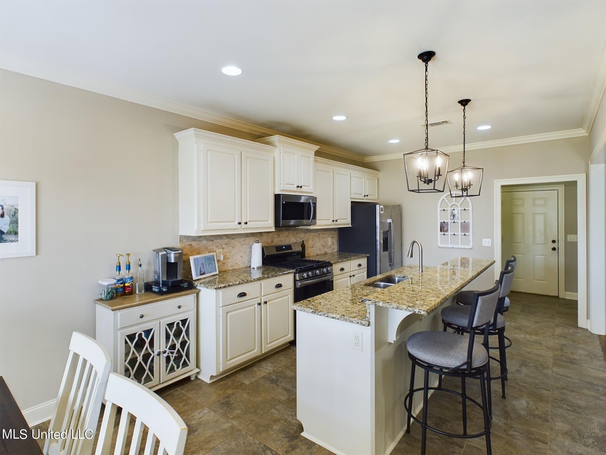 125 Trailbridge Crossing Property Photo 7