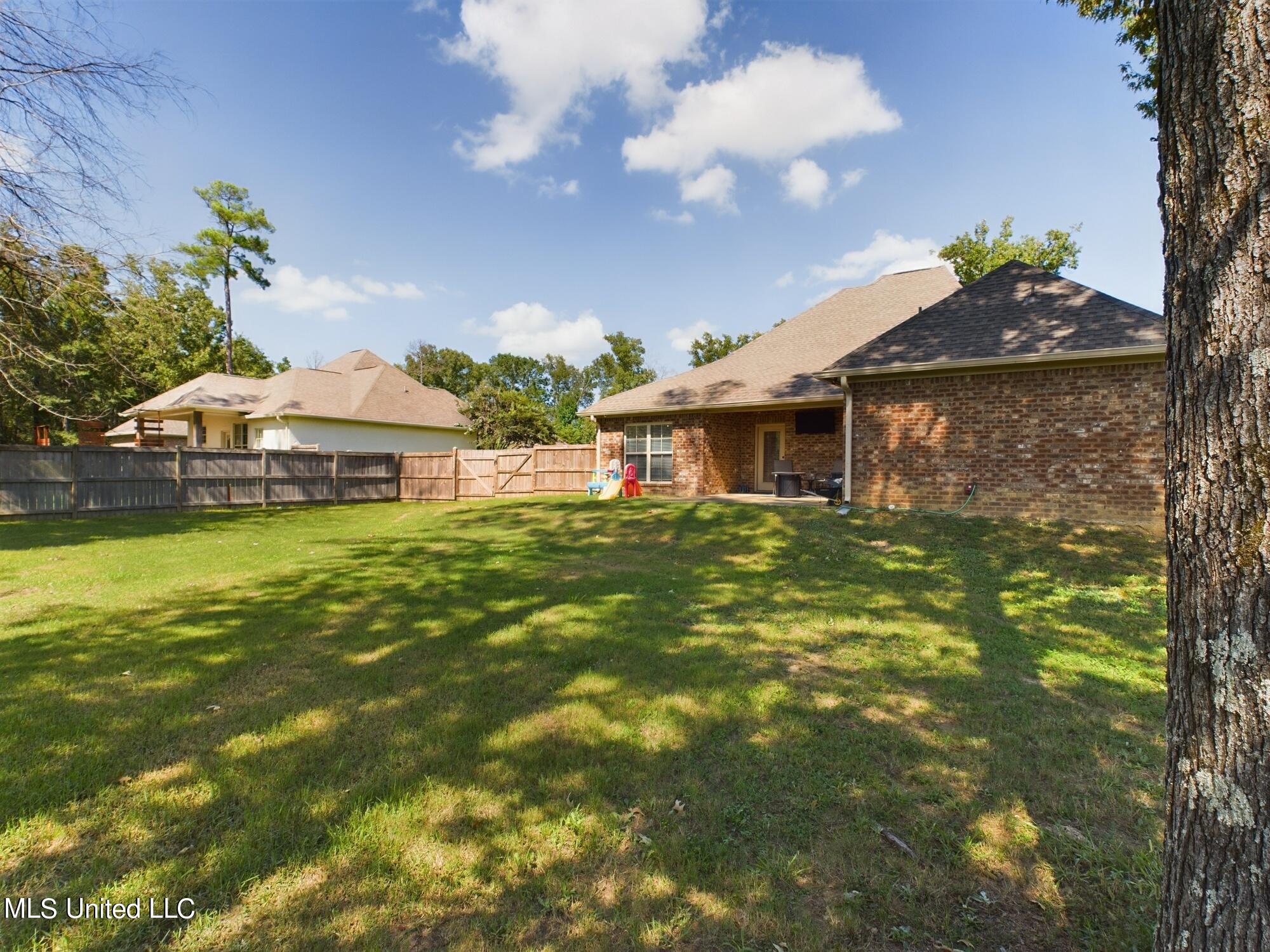 125 Trailbridge Crossing Property Photo 30