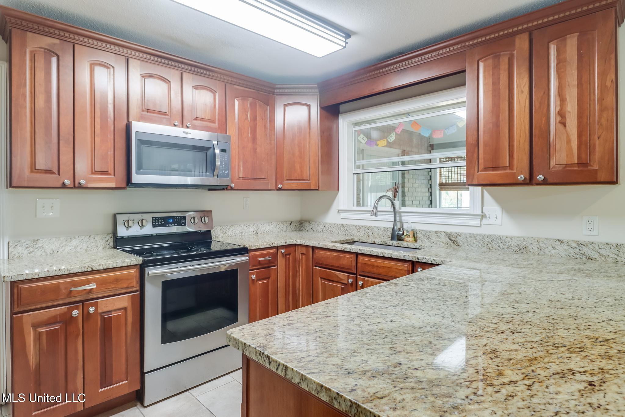 3 Villa Cove Drive Property Photo 5