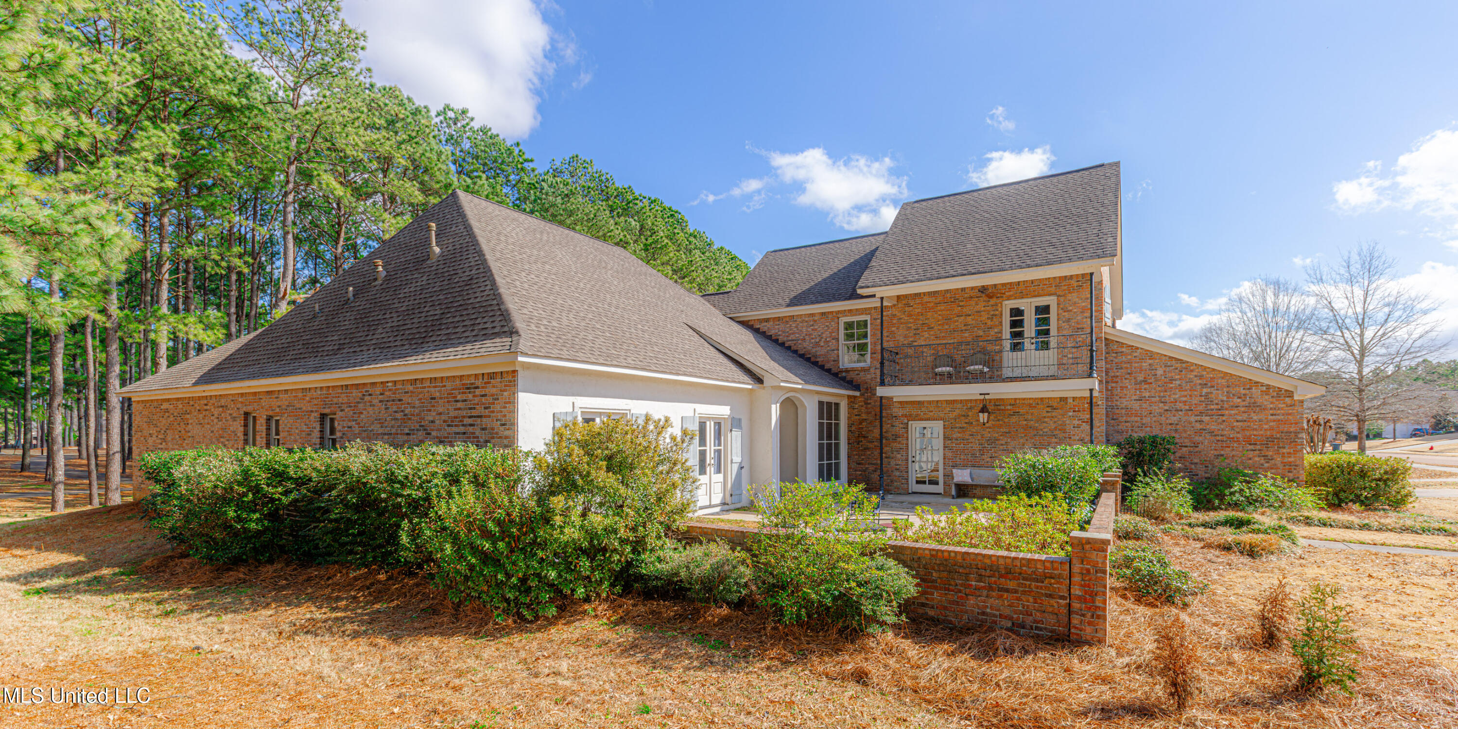 281 Lake Village Drive Property Photo 4