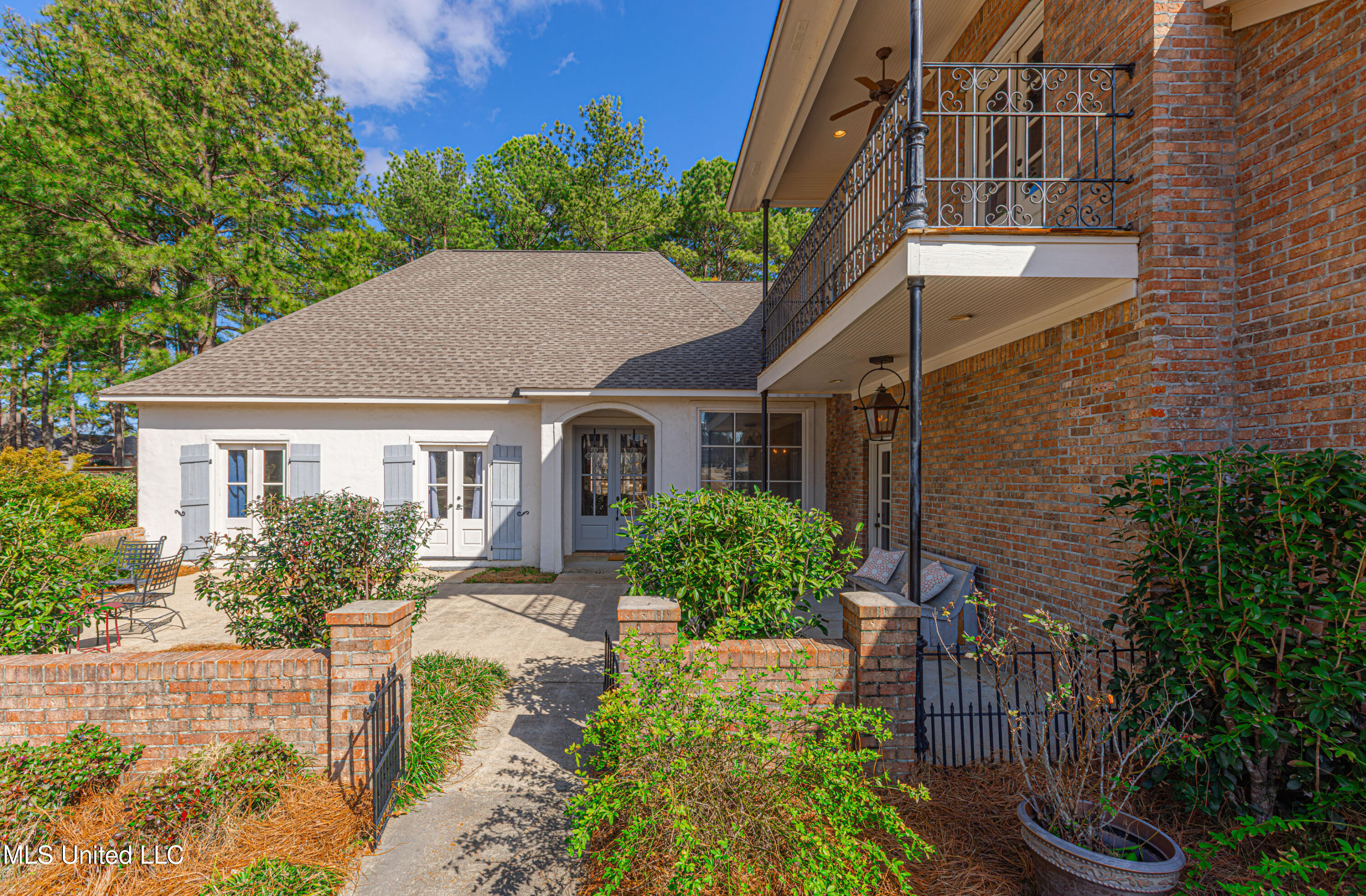 281 Lake Village Drive Property Photo 5