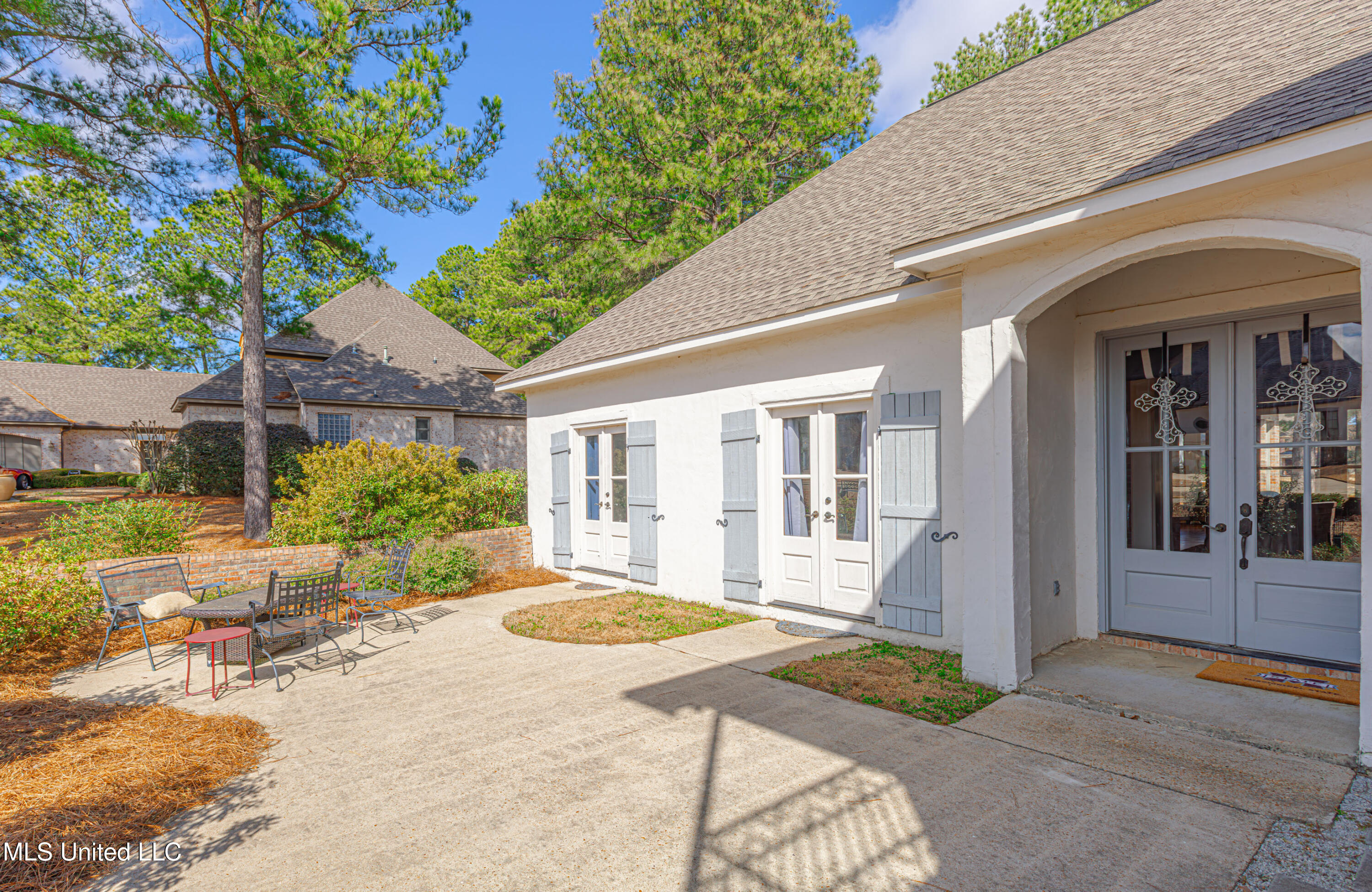 281 Lake Village Drive Property Photo 6