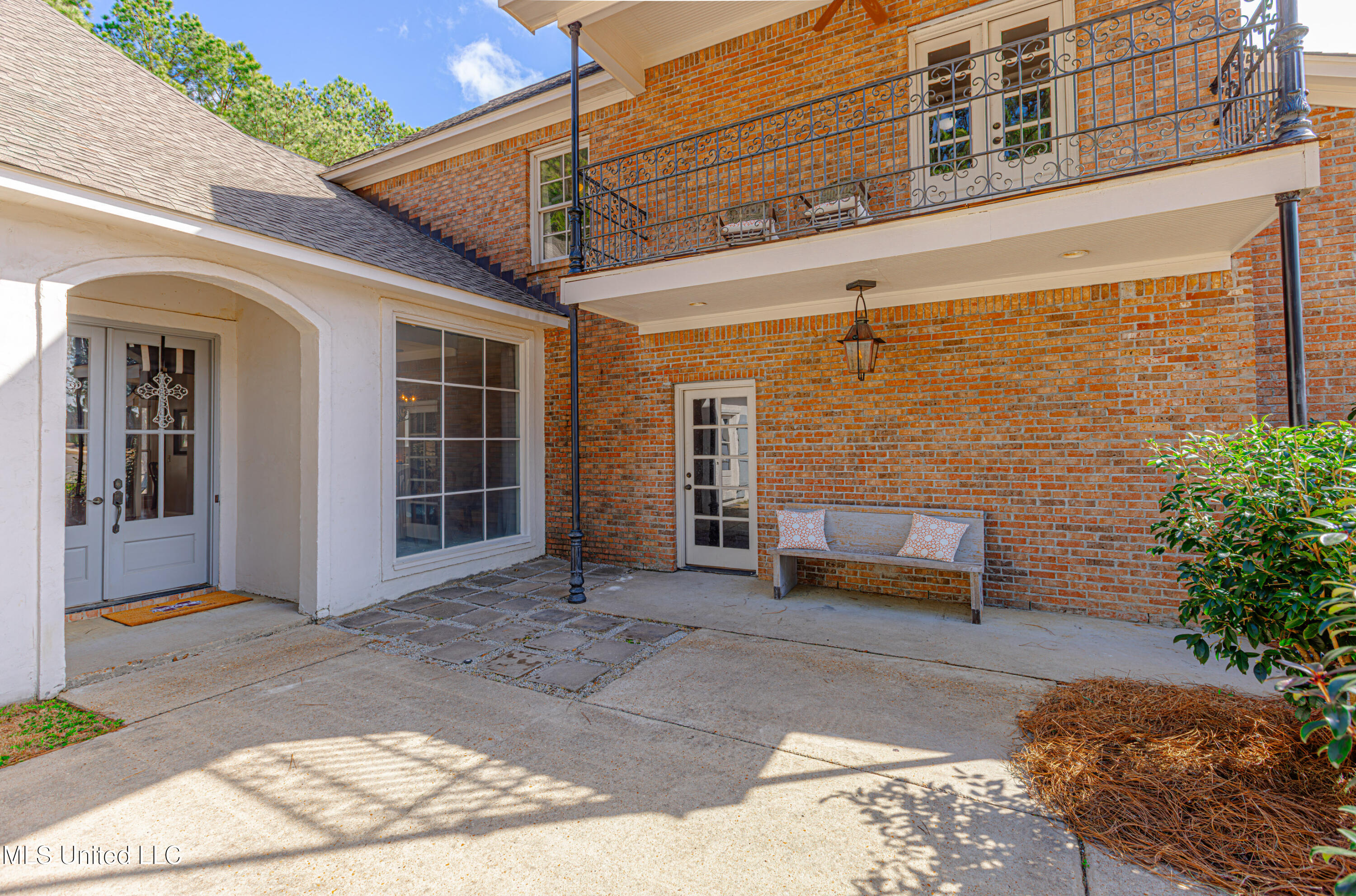 281 Lake Village Drive Property Photo 7