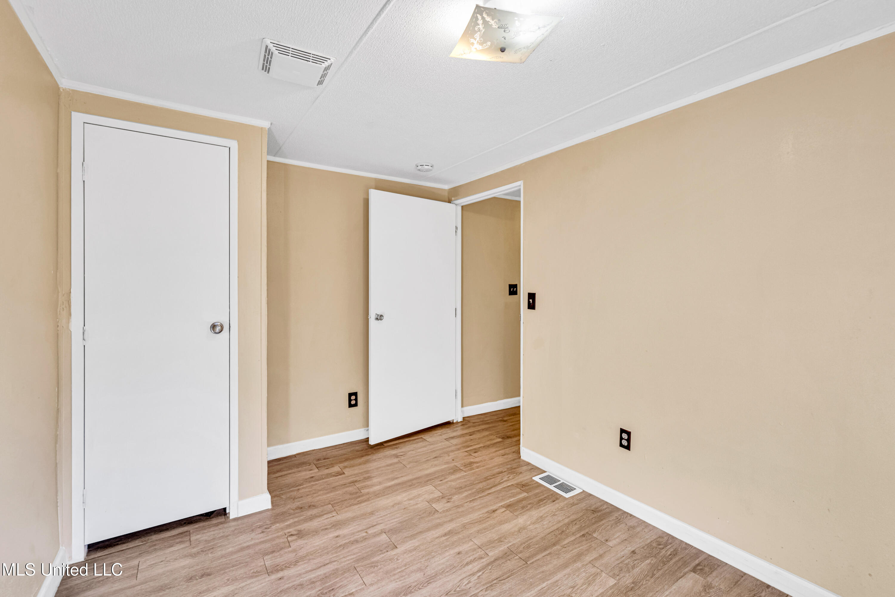 7813 Rockvale Drive Property Photo 13