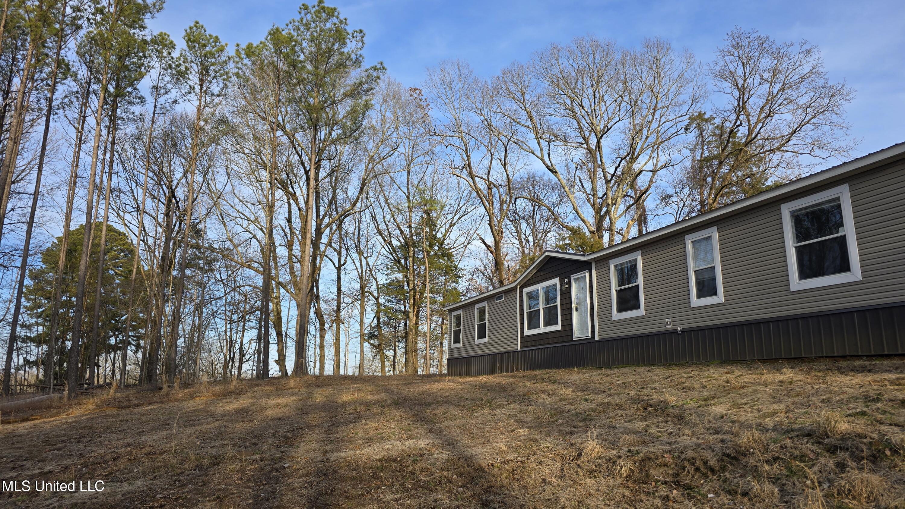 1295 Hillside Road