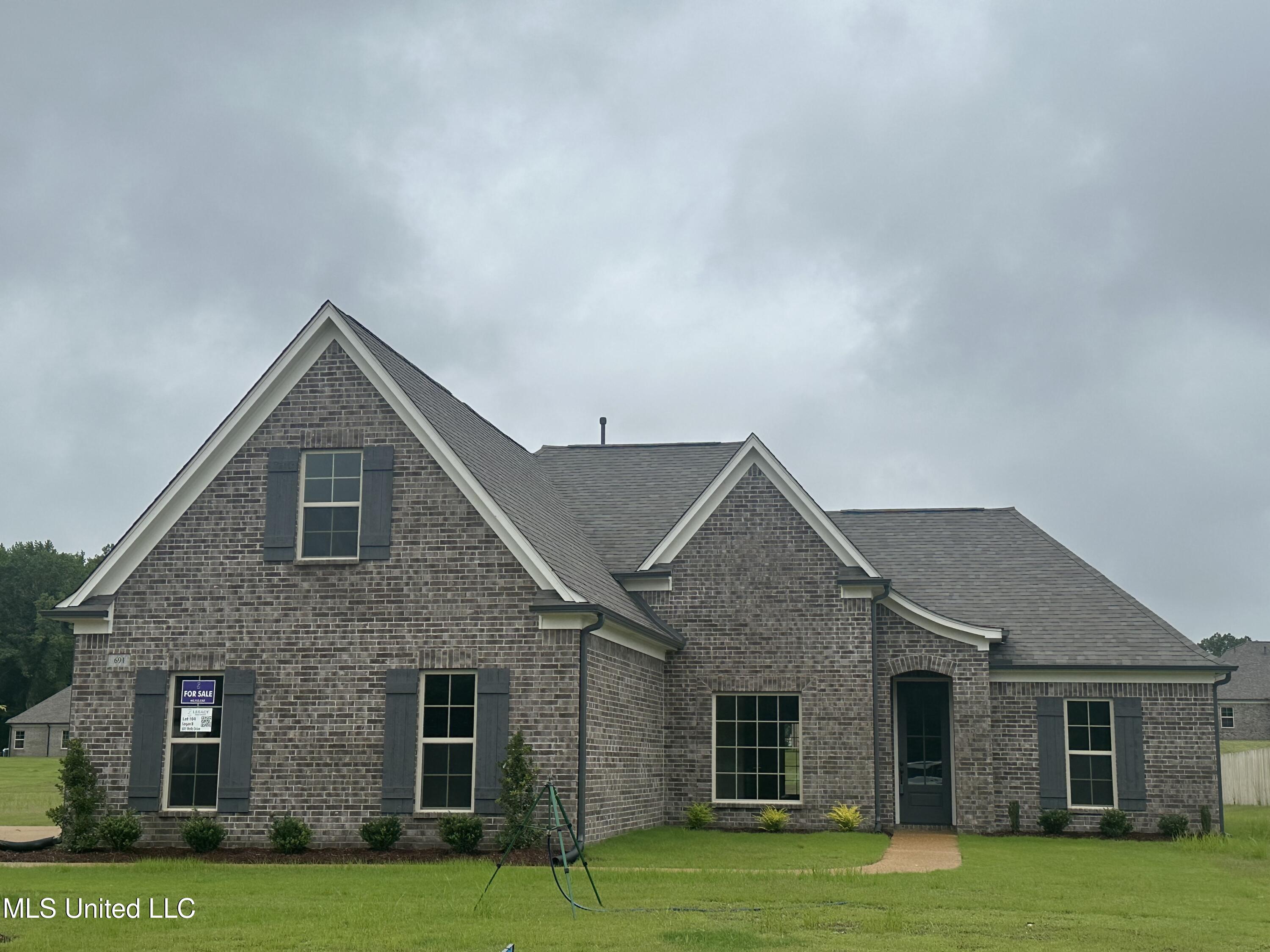 691 Wells Drive Property Photo 1