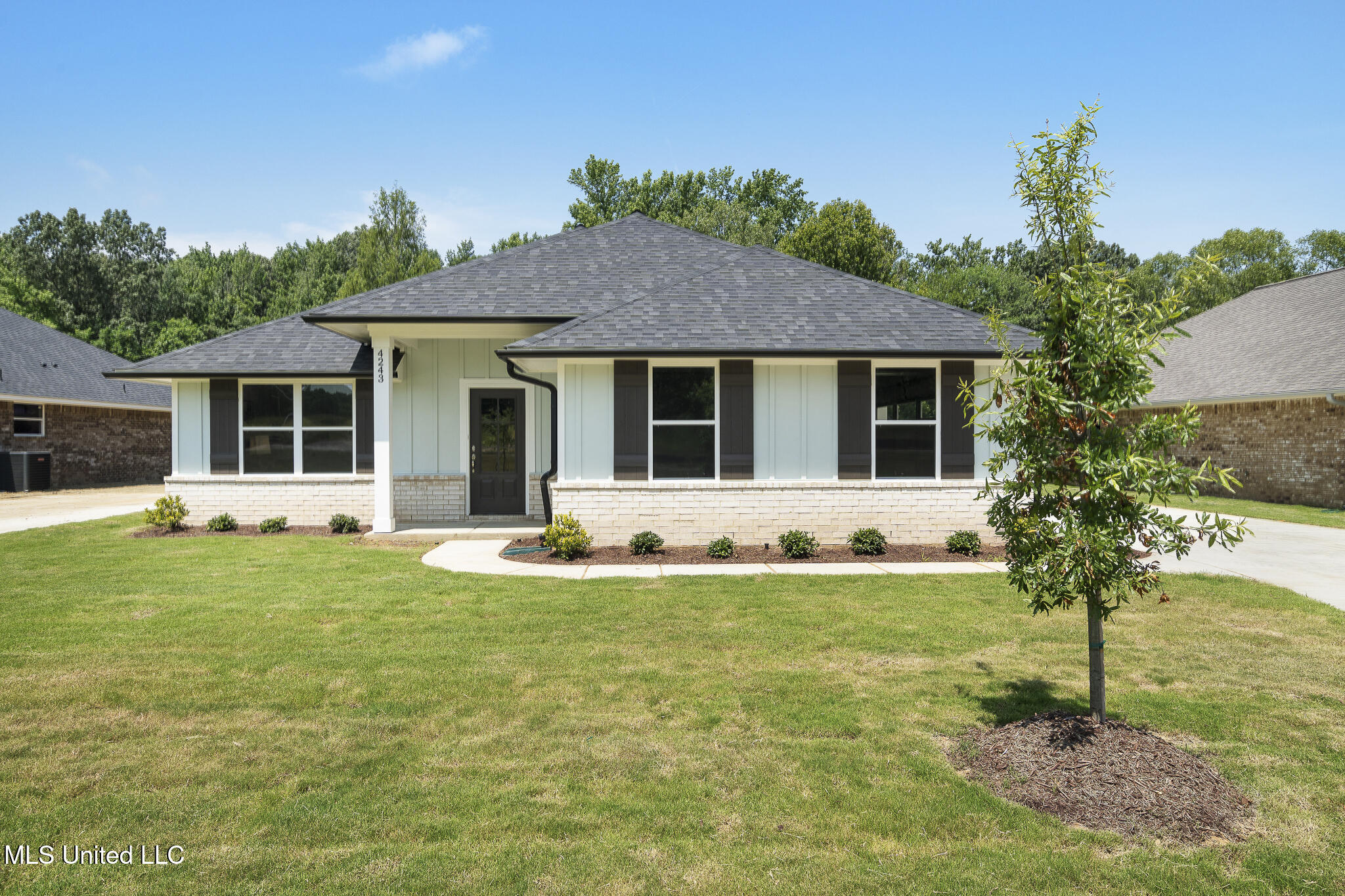 4243 W Olivia Circle Property Photo 1