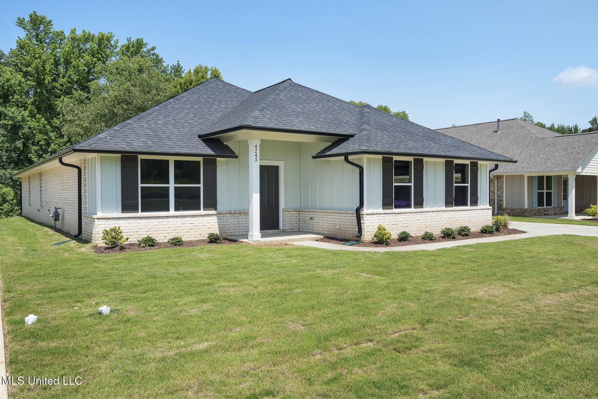 4243 W Olivia Circle Property Photo 2