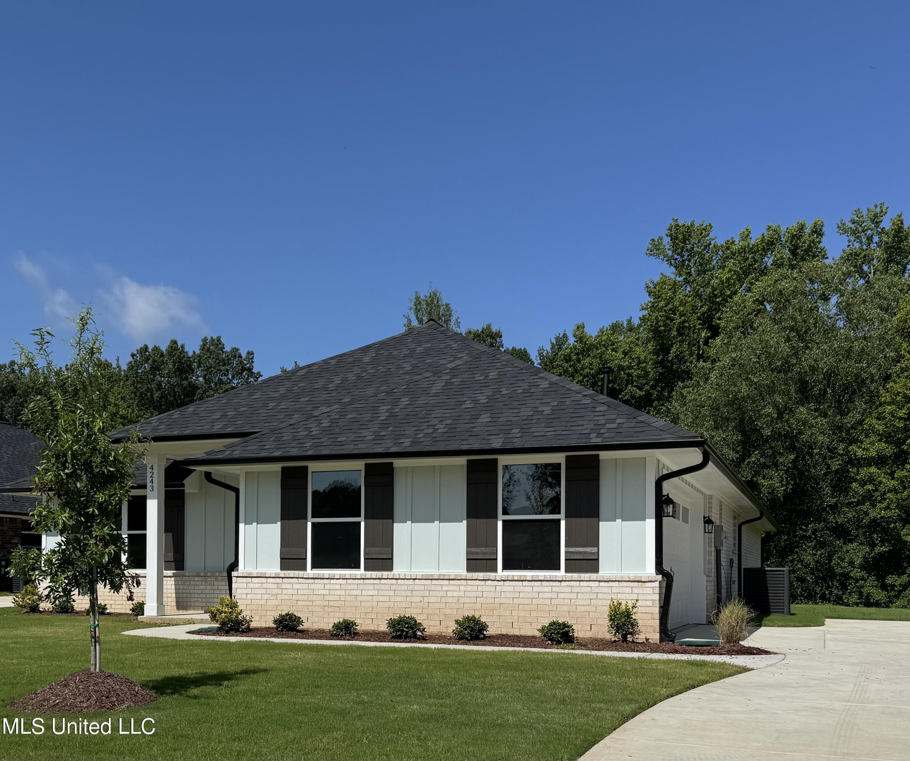 4243 W Olivia Circle Property Photo 6