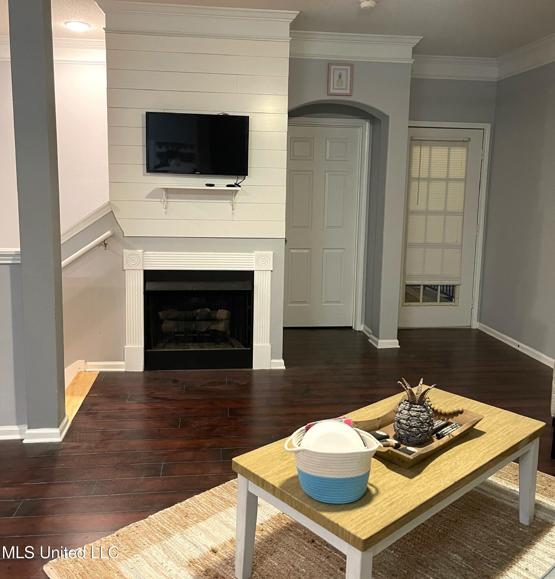 2252 Beach Drive Property Photo 6