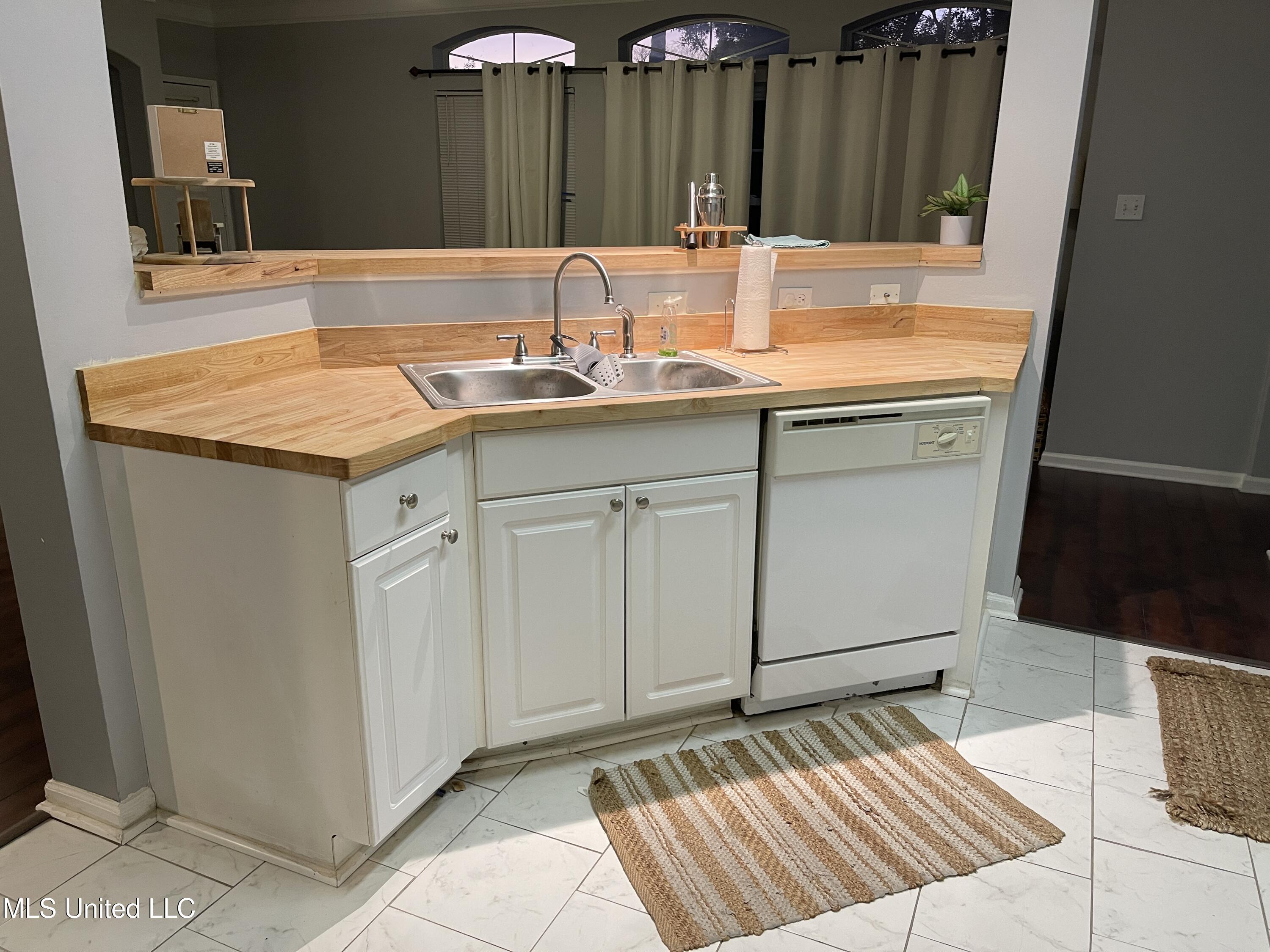 2252 Beach Drive Property Photo 8